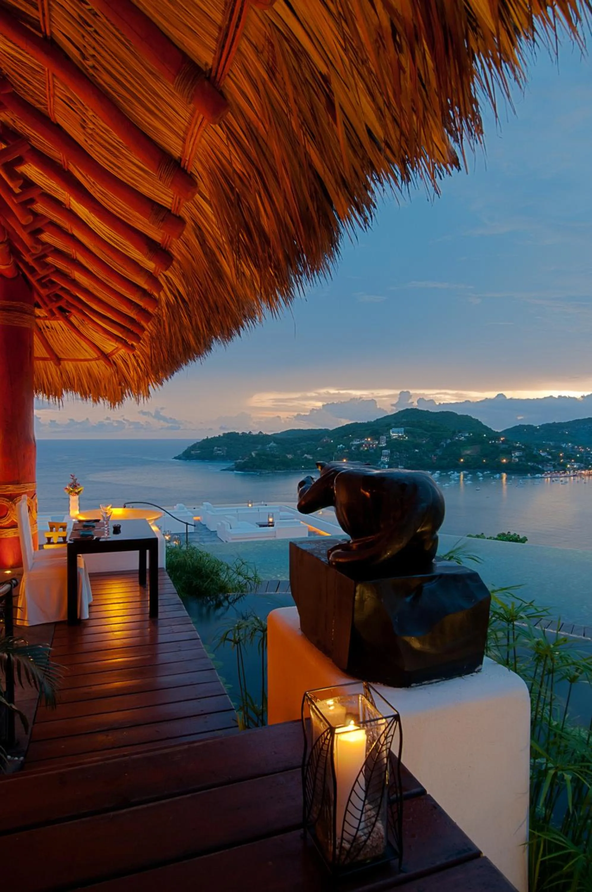 Restaurant/places to eat in Tentaciones Hotel & Lounge Pool - Adults Only