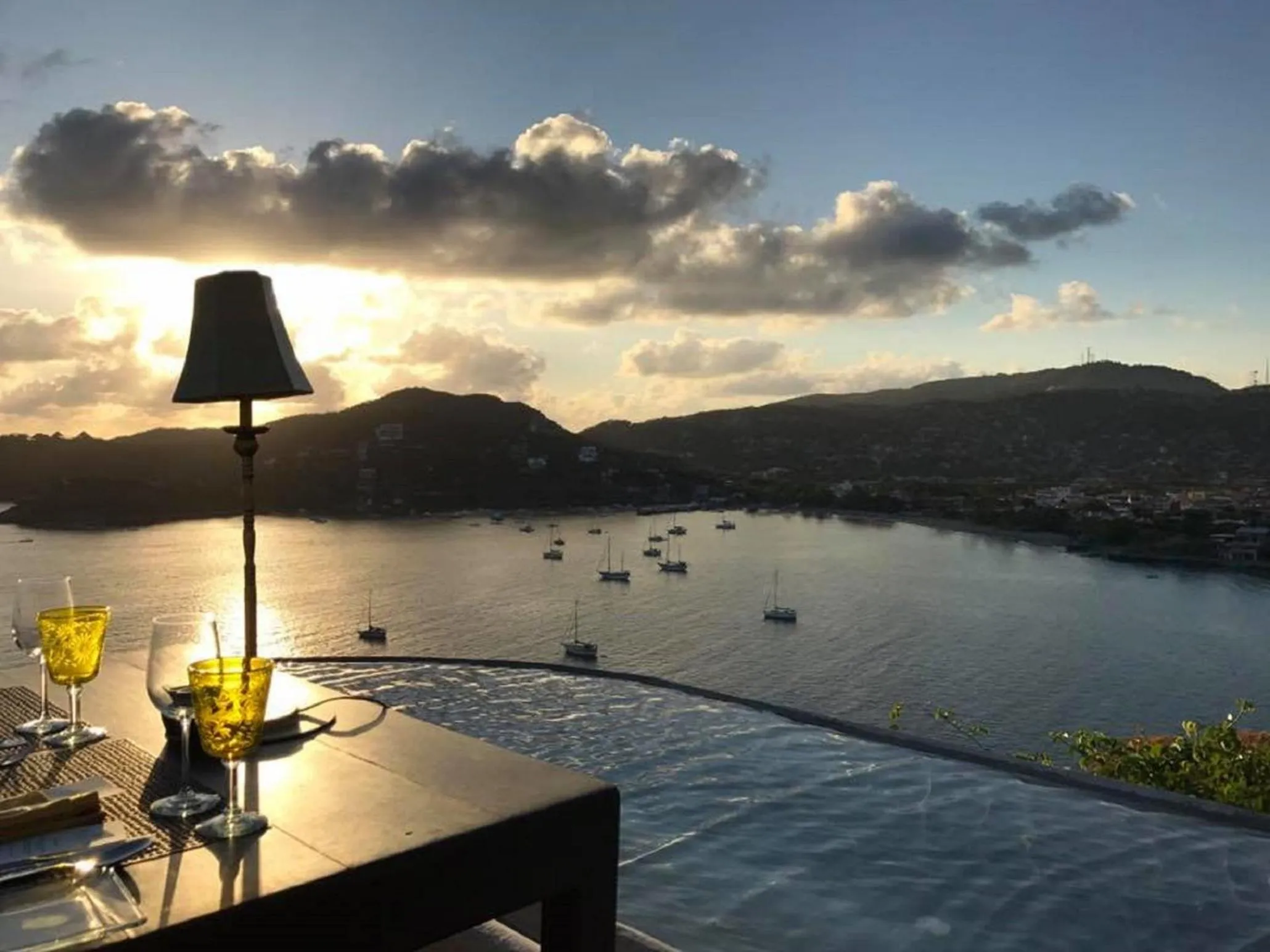 Restaurant/places to eat in Tentaciones Hotel & Lounge Pool - Adults Only