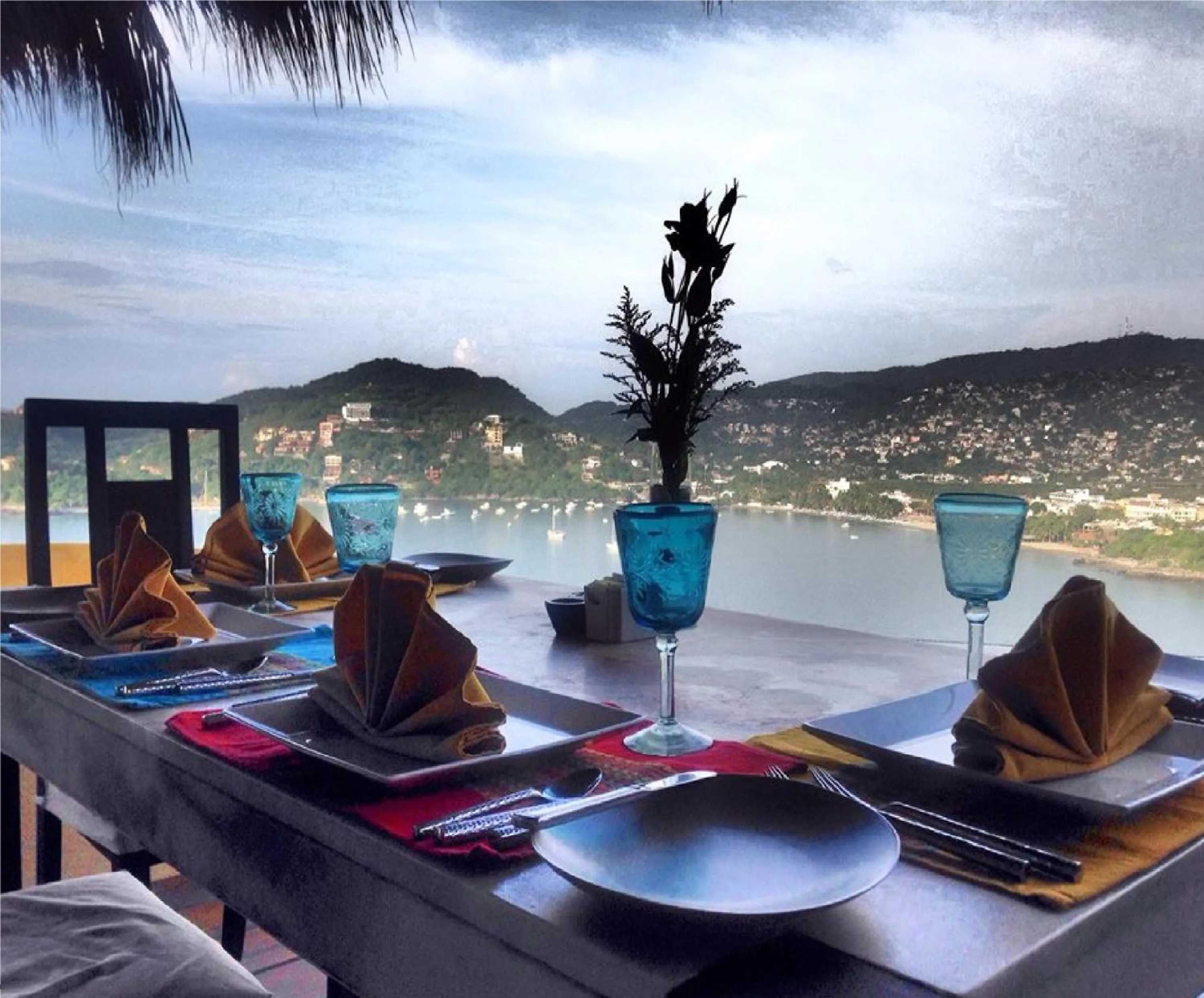 Restaurant/places to eat in Tentaciones Hotel & Lounge Pool - Adults Only