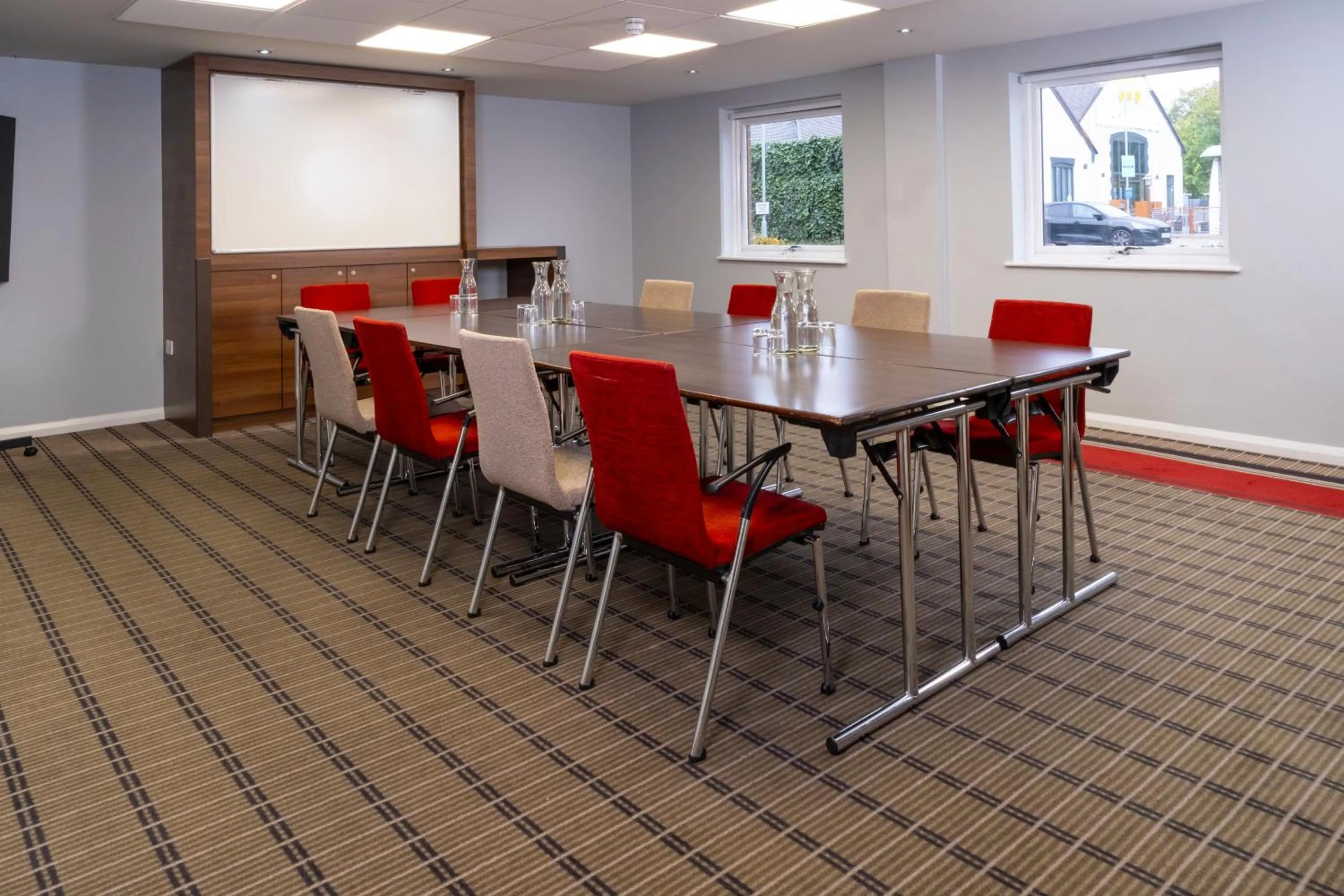 Meeting/conference room in Holiday Inn Express Warwick - Stratford-upon-Avon by IHG