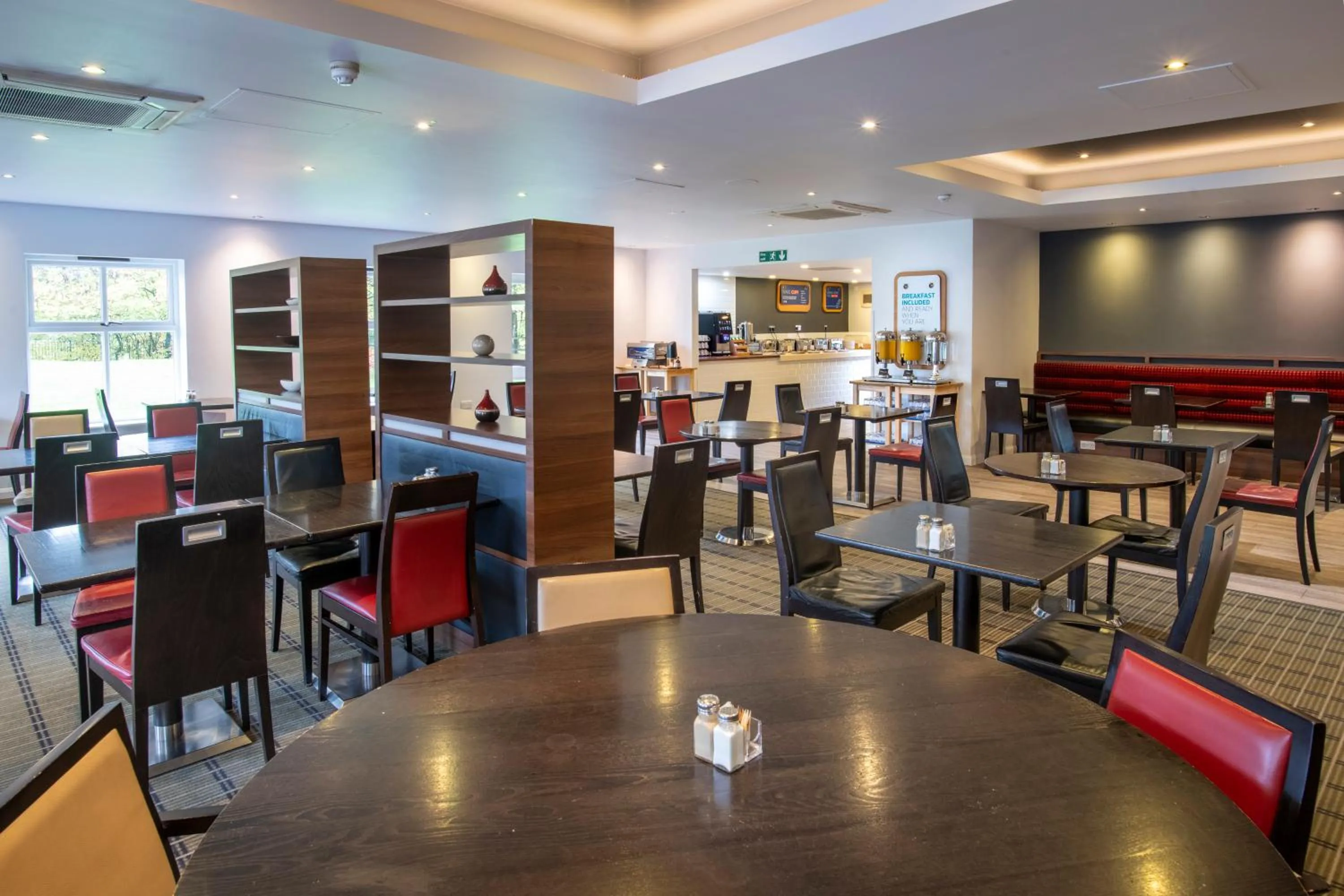 Breakfast in Holiday Inn Express Warwick - Stratford-upon-Avon by IHG