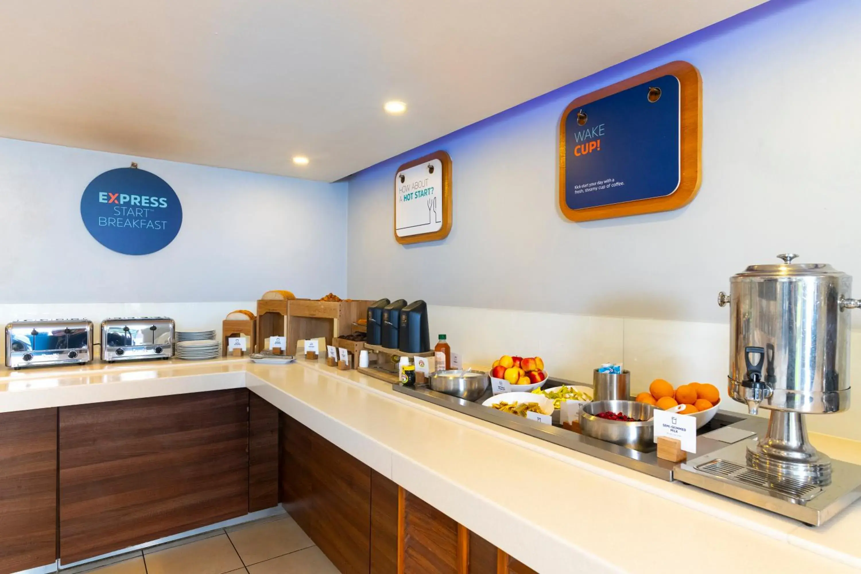 Buffet breakfast in Holiday Inn Express Warwick - Stratford-upon-Avon by IHG Buffet breakfast in Holiday Inn Express Warwick - Stratford-upon-Avon by IHG