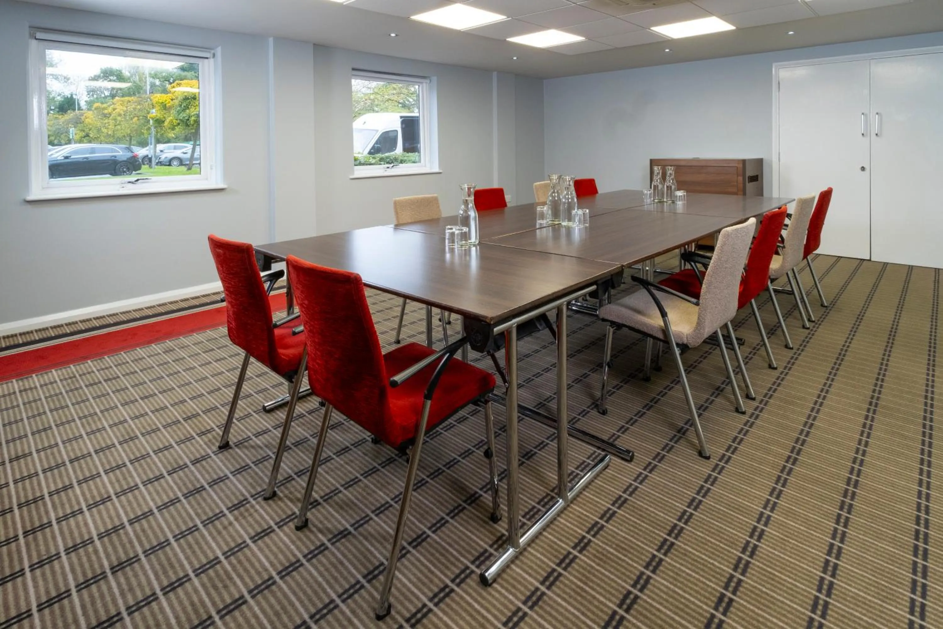 Meeting/conference room in Holiday Inn Express Warwick - Stratford-upon-Avon by IHG