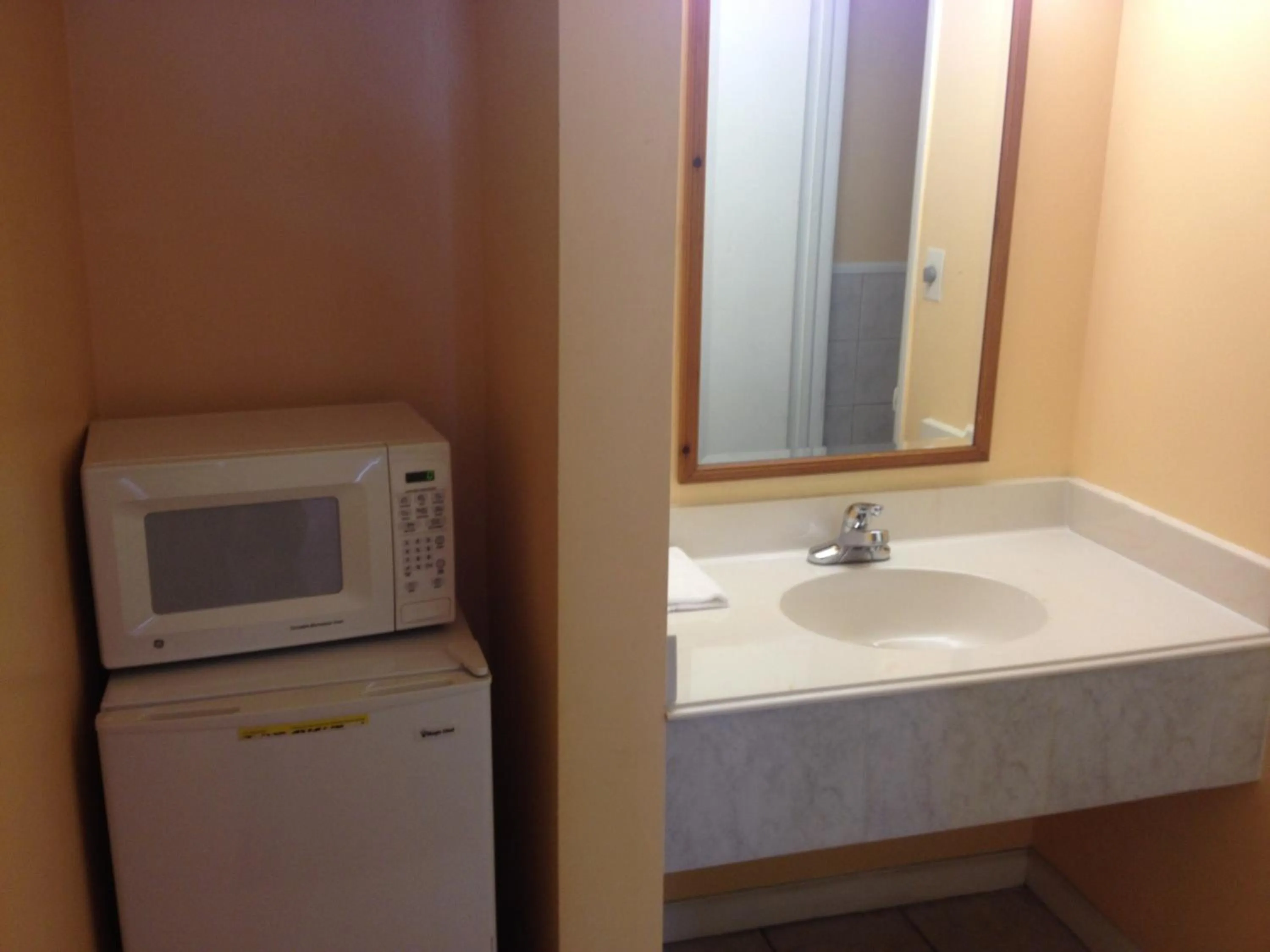 Bathroom in Fort Eustis Inn