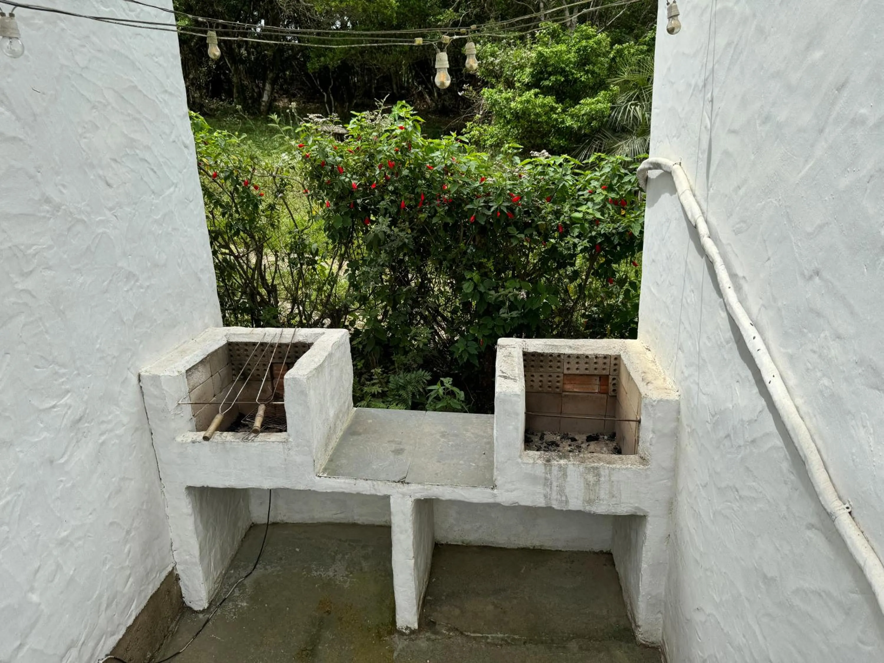 BBQ facilities in Pousada Casa Morango - Praia do Rosa - SC