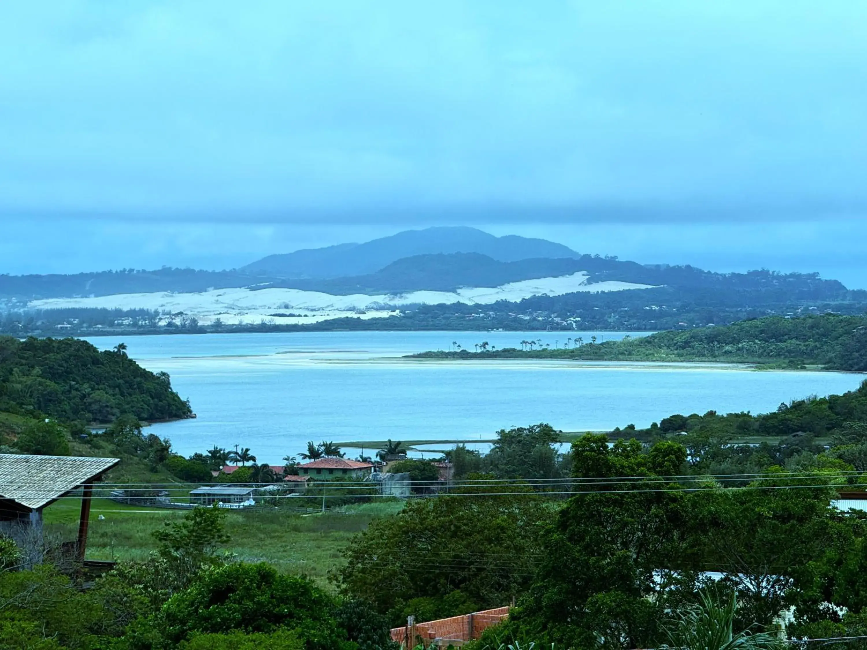 Three-Bedroom House in Pousada Casa Morango - Praia do Rosa - SC Three-Bedroom House in Pousada Casa Morango - Praia do Rosa - SC