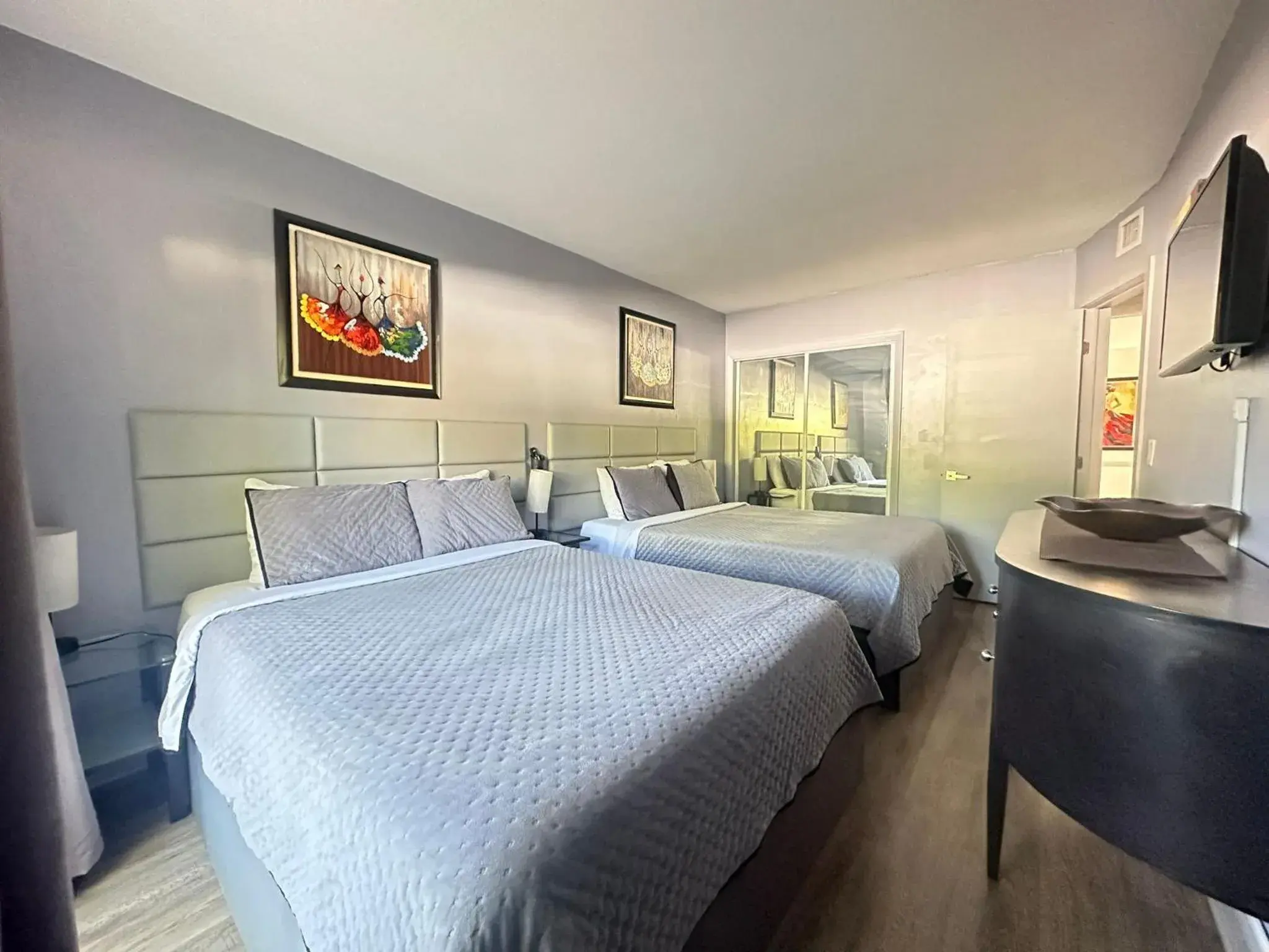 Three-Bedroom Apartment in Sheridan Suites Apartments Three-Bedroom Apartment in Sheridan Suites Apartments