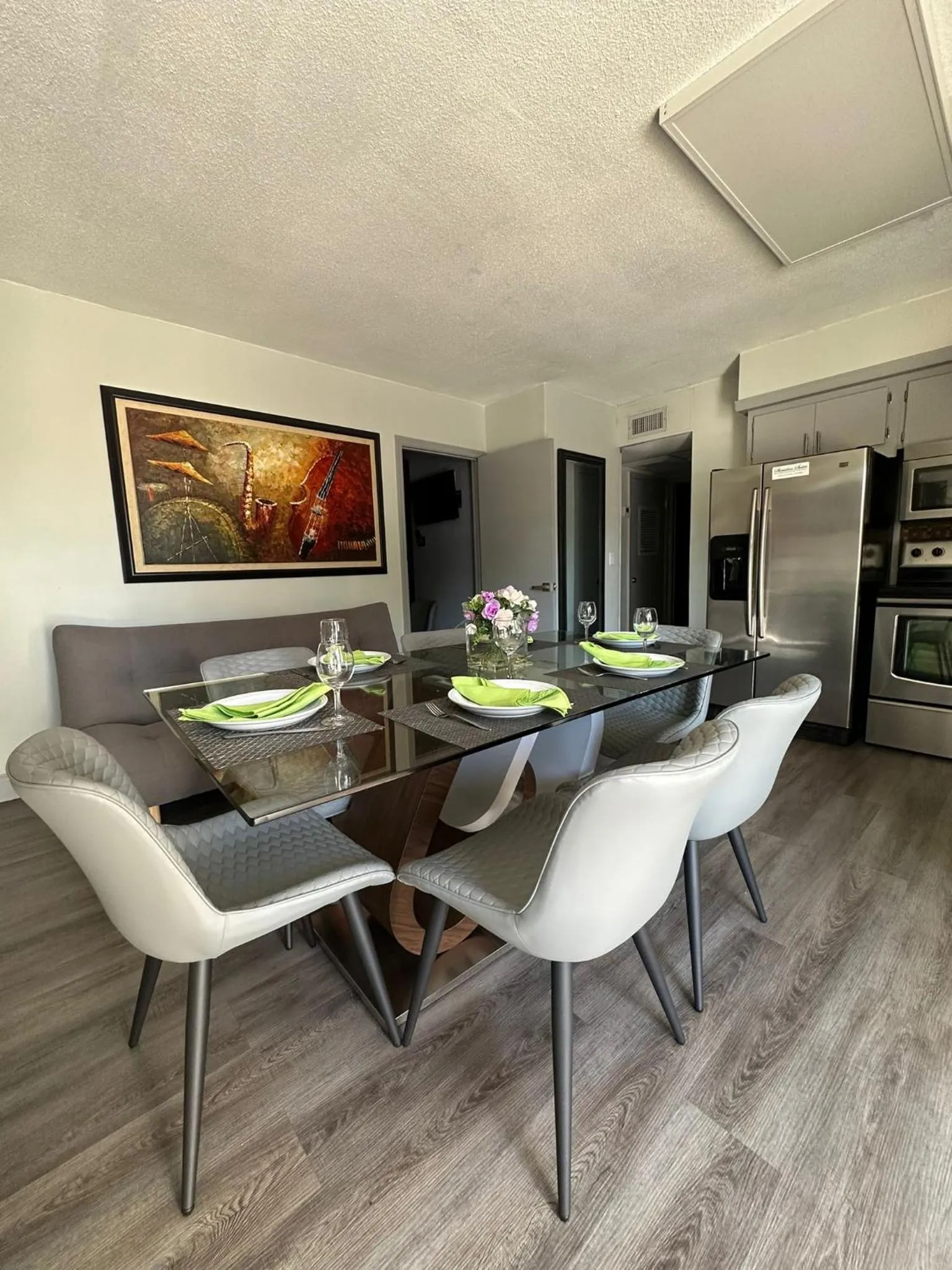 Kitchen or kitchenette in Sheridan Suites Apartments