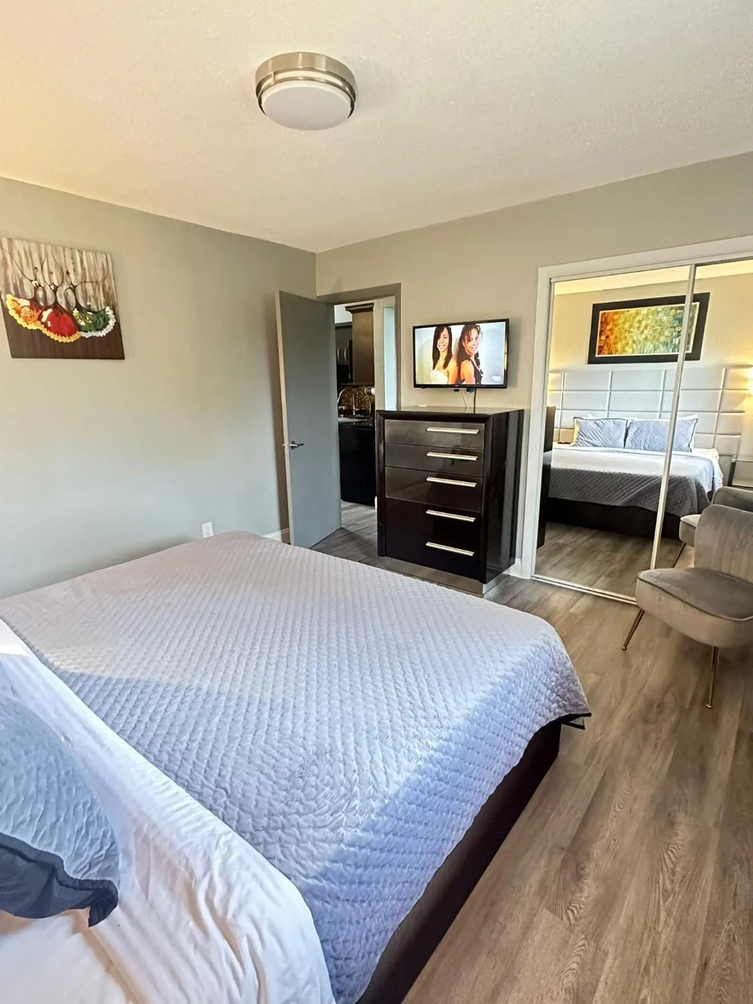 Bed in Sheridan Suites Apartments