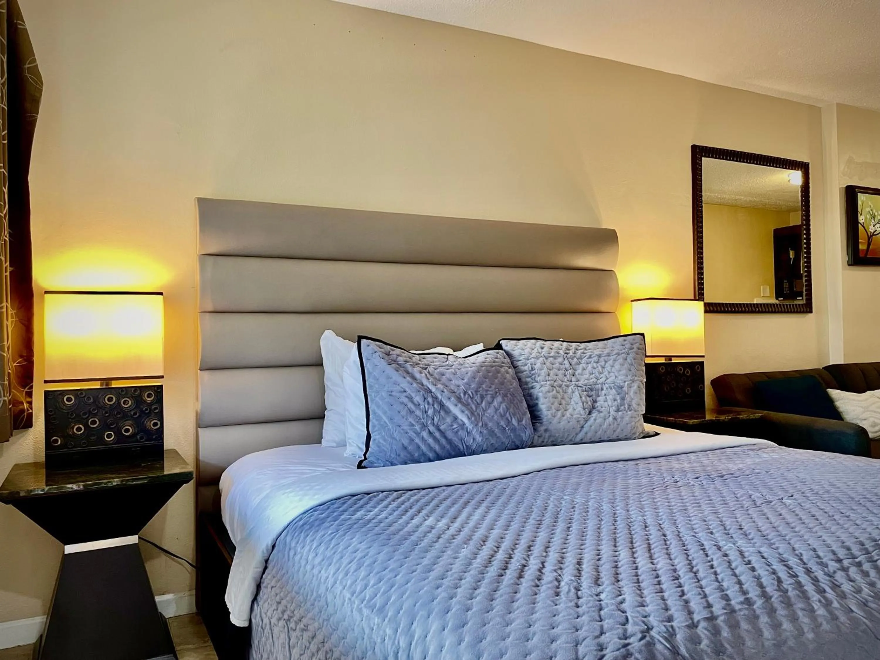 Bed in Sheridan Suites Apartments