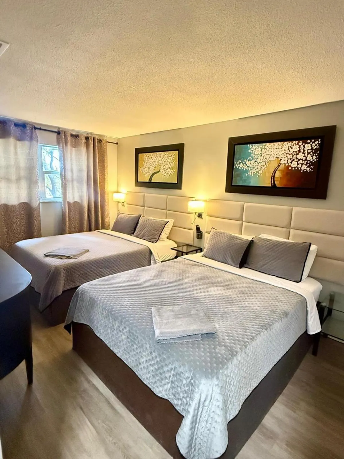 Bed in Sheridan Suites Apartments