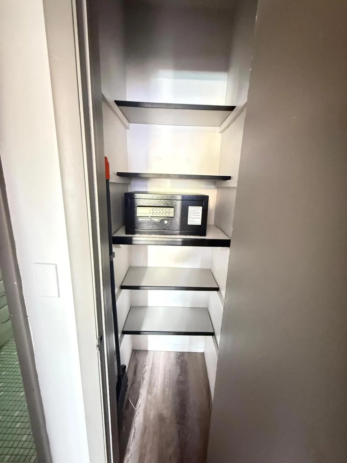 Sheridan Suites Apartments