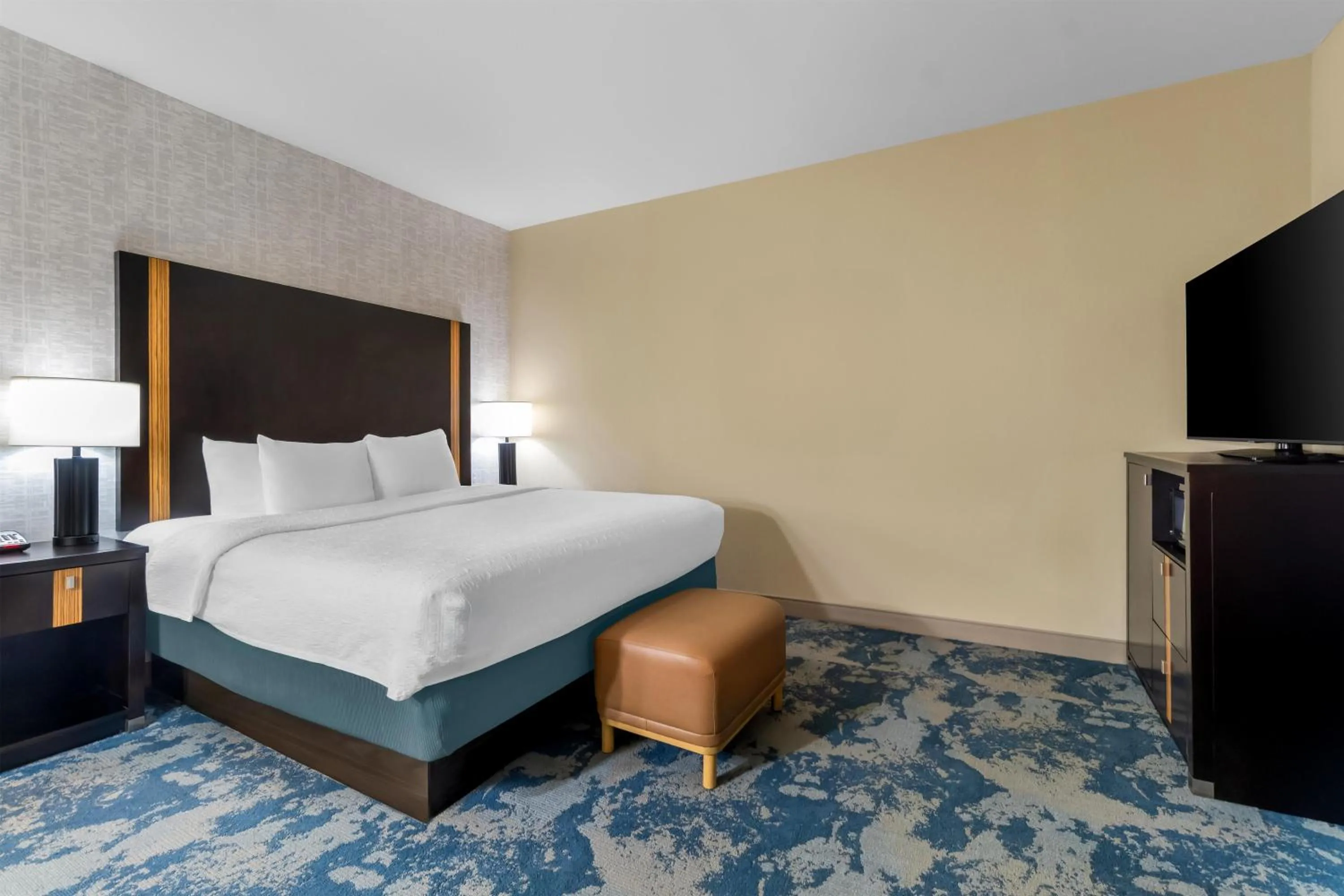 Bed in Hampton Inn Marion