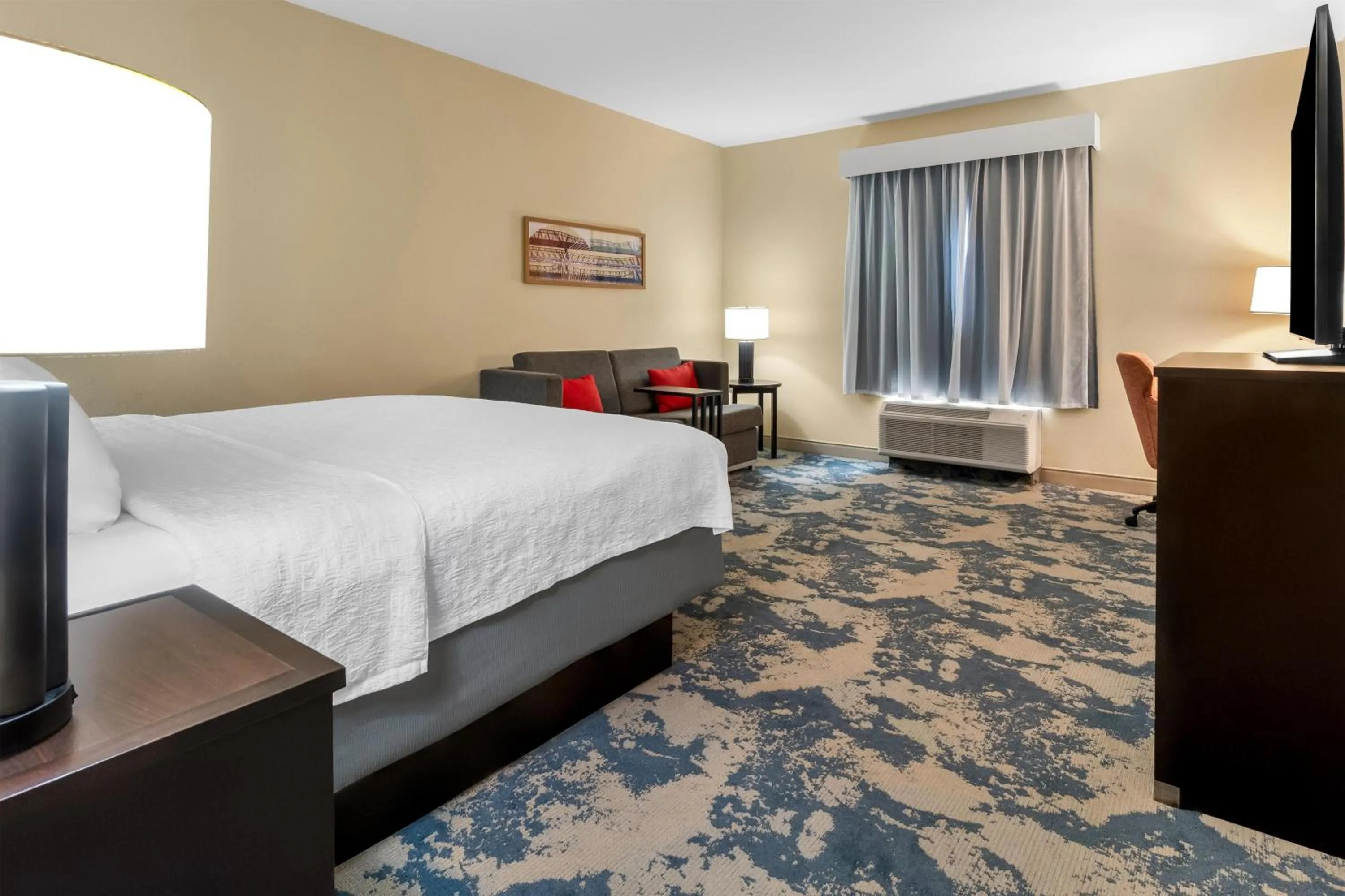 Bed in Hampton Inn Marion