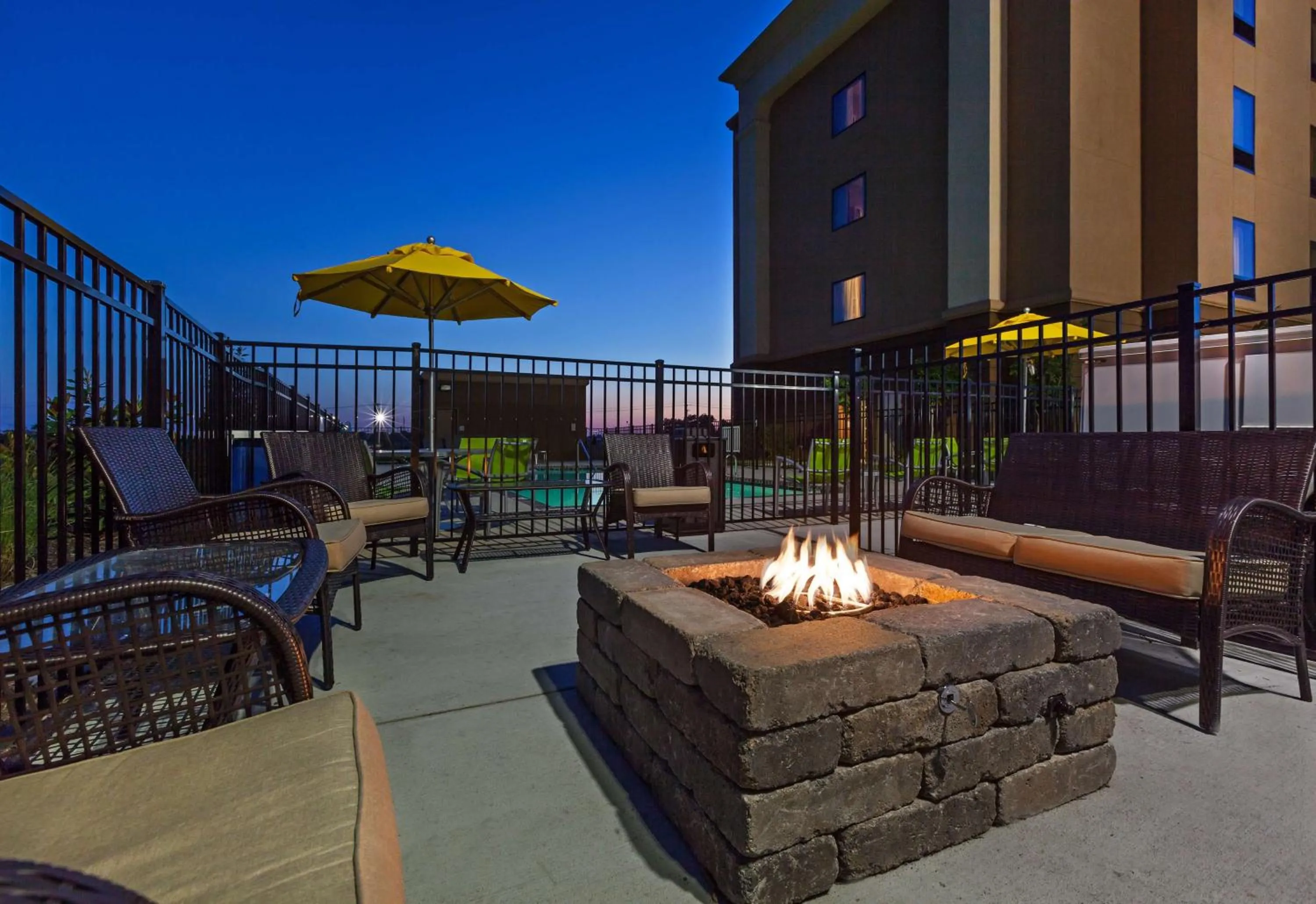 Patio in Hampton Inn Marion
