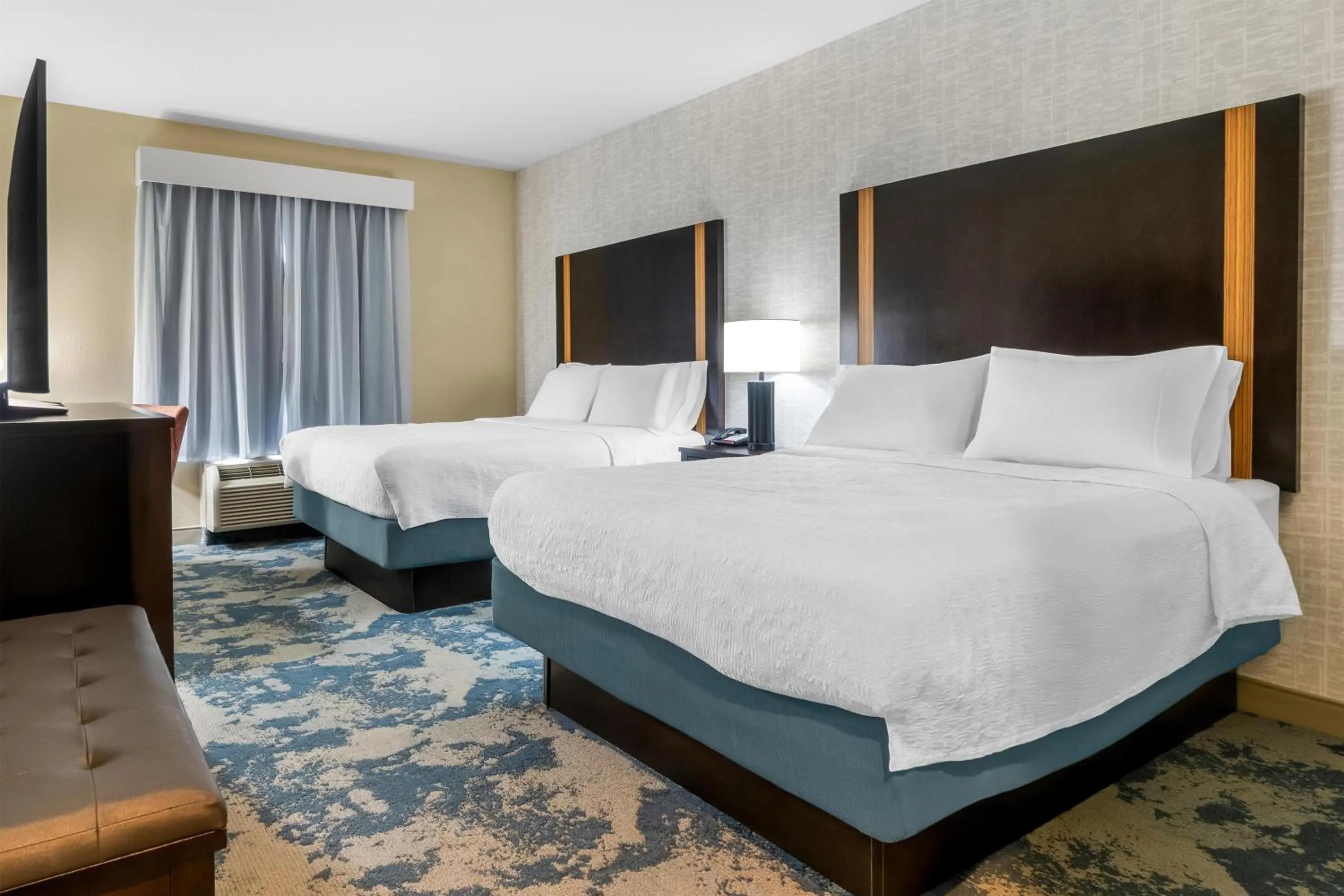 Bed in Hampton Inn Marion