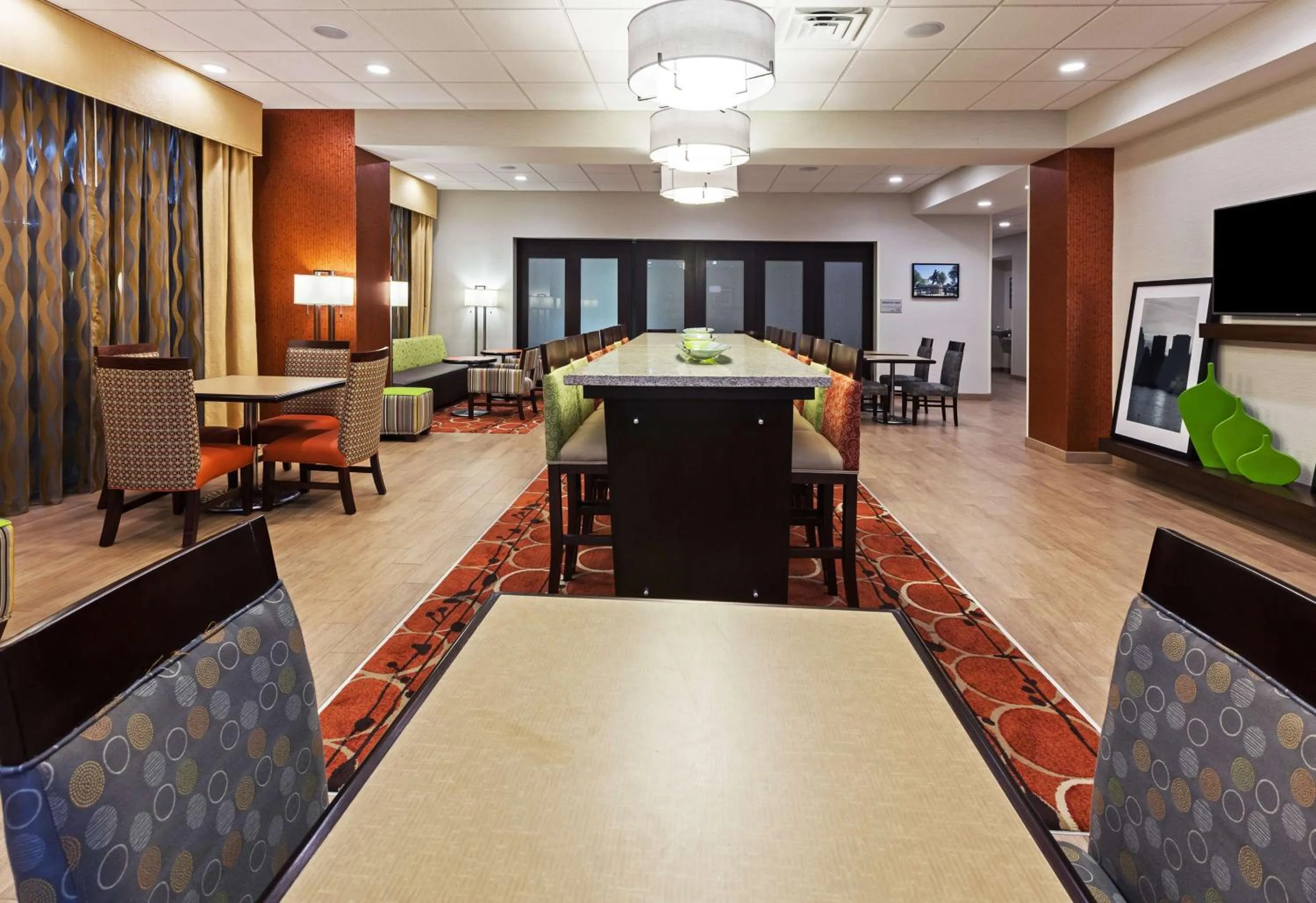 Dining area in Hampton Inn Marion
