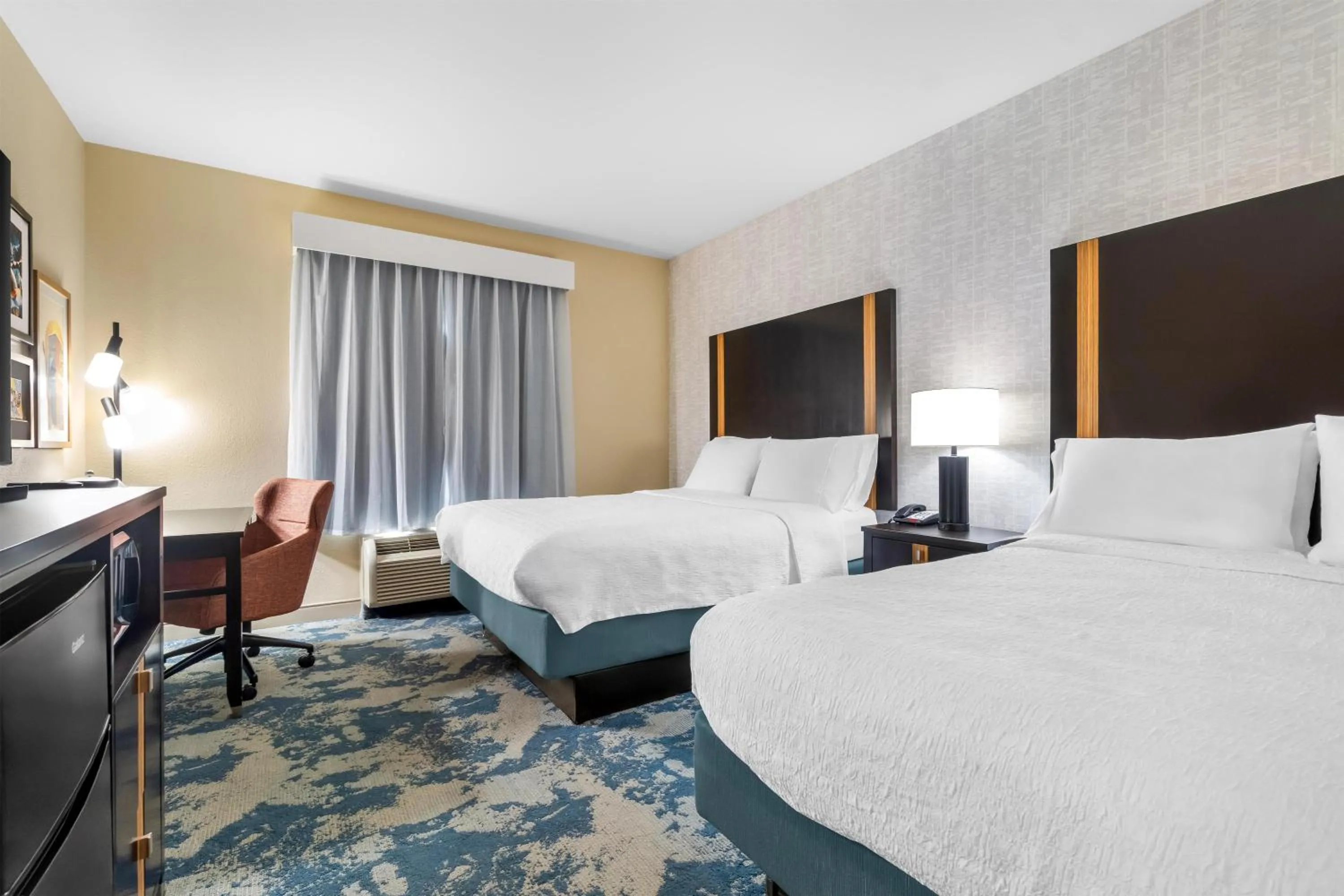 Bed in Hampton Inn Marion