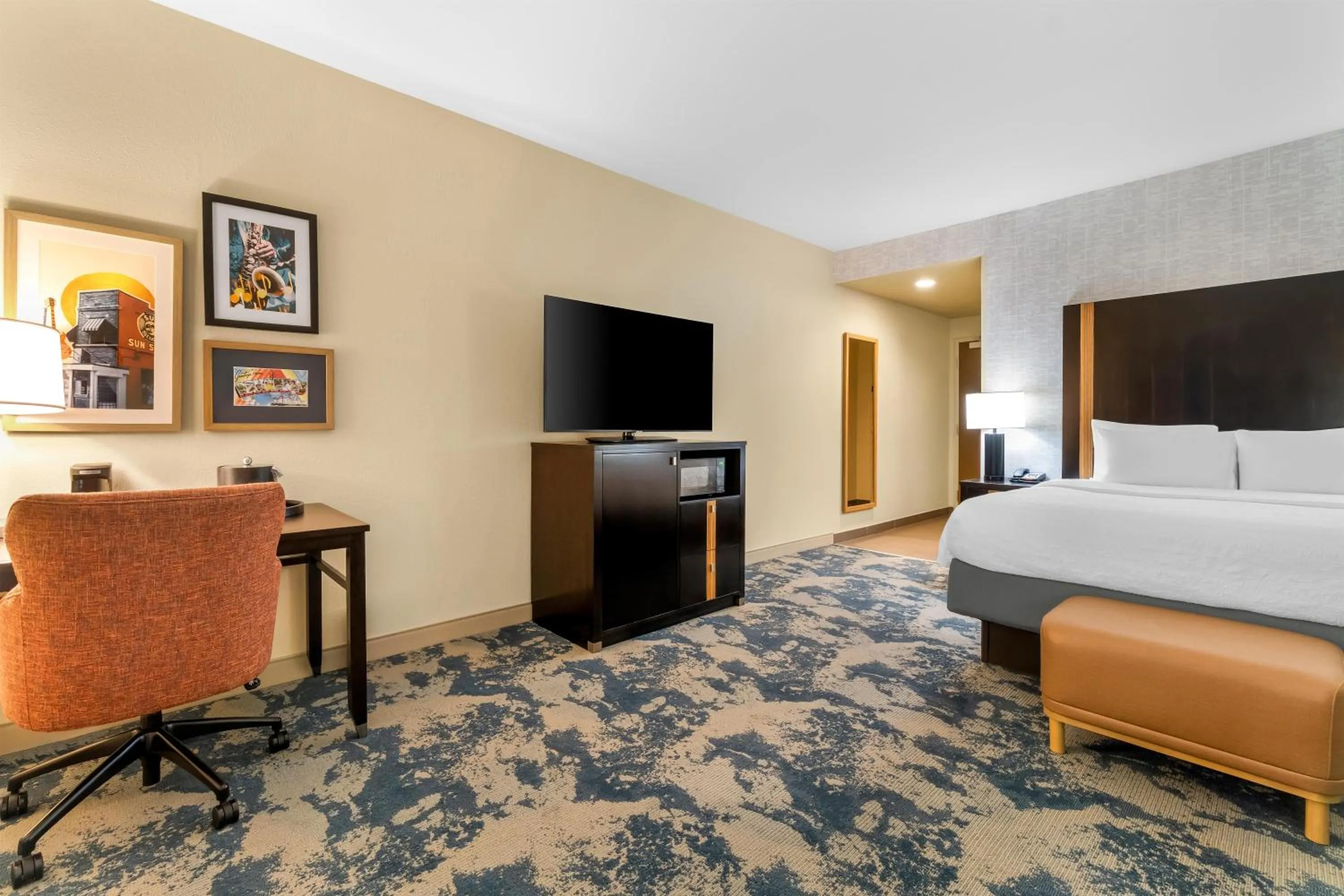 Bedroom, Bed in Hampton Inn Marion