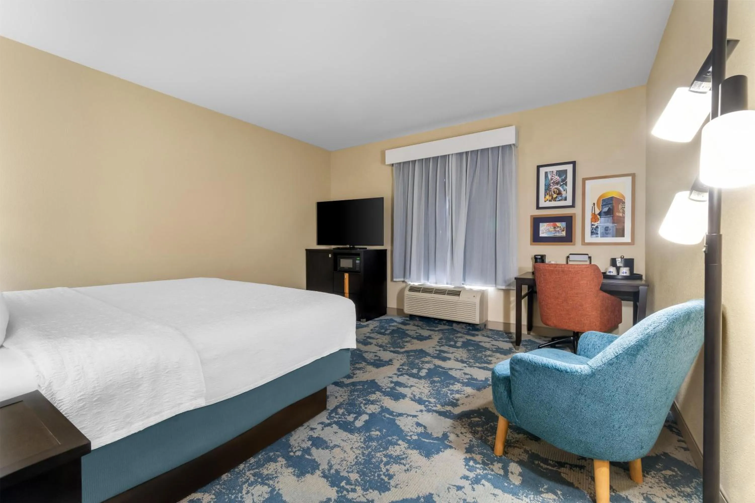 Bed in Hampton Inn Marion
