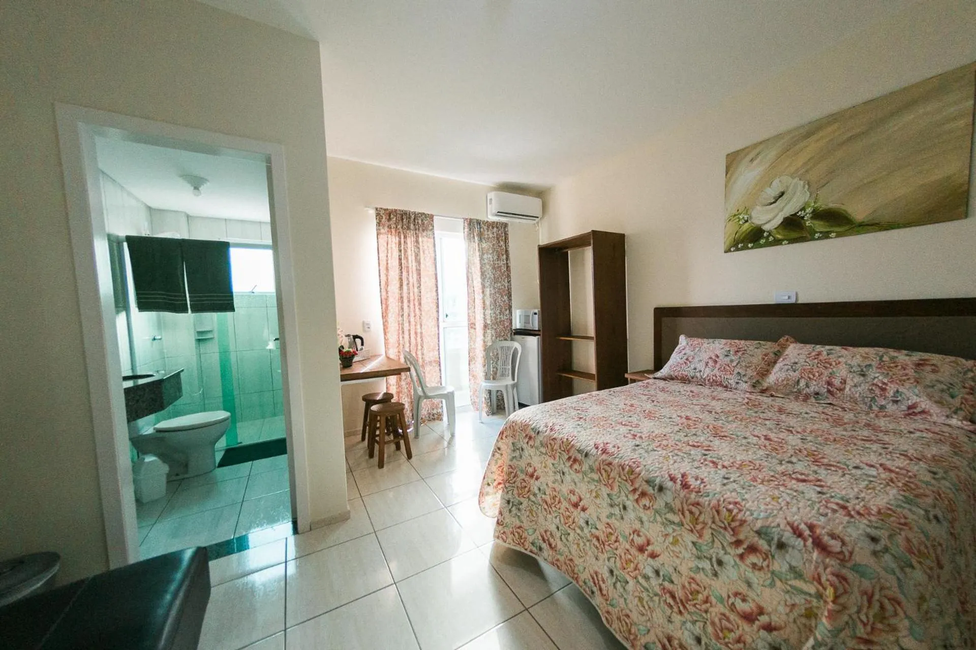 Shower, Bed in Pousada Pingo d' Água