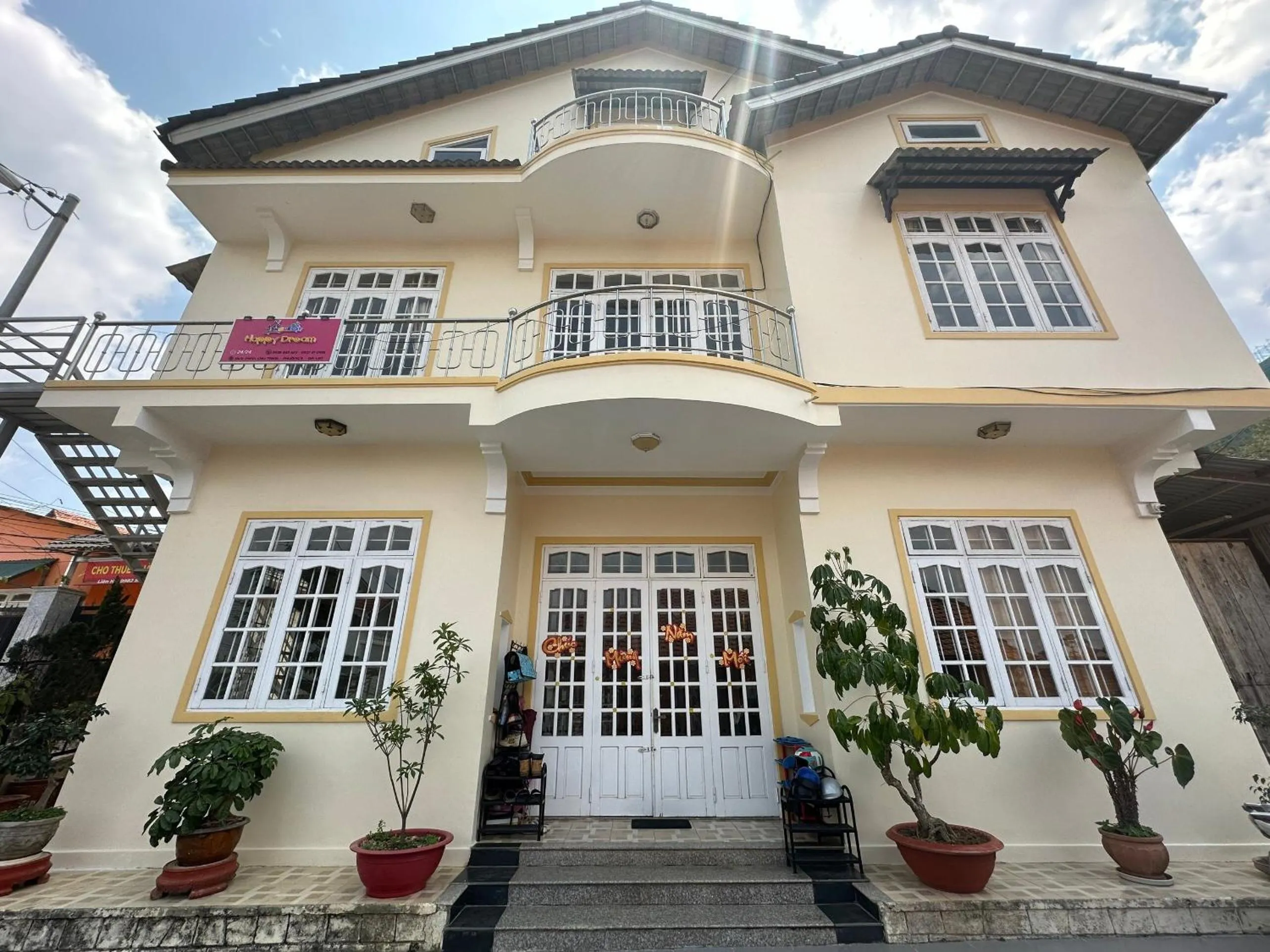 Facade/entrance in SPOT ON 1229 Happy Dream Homestay