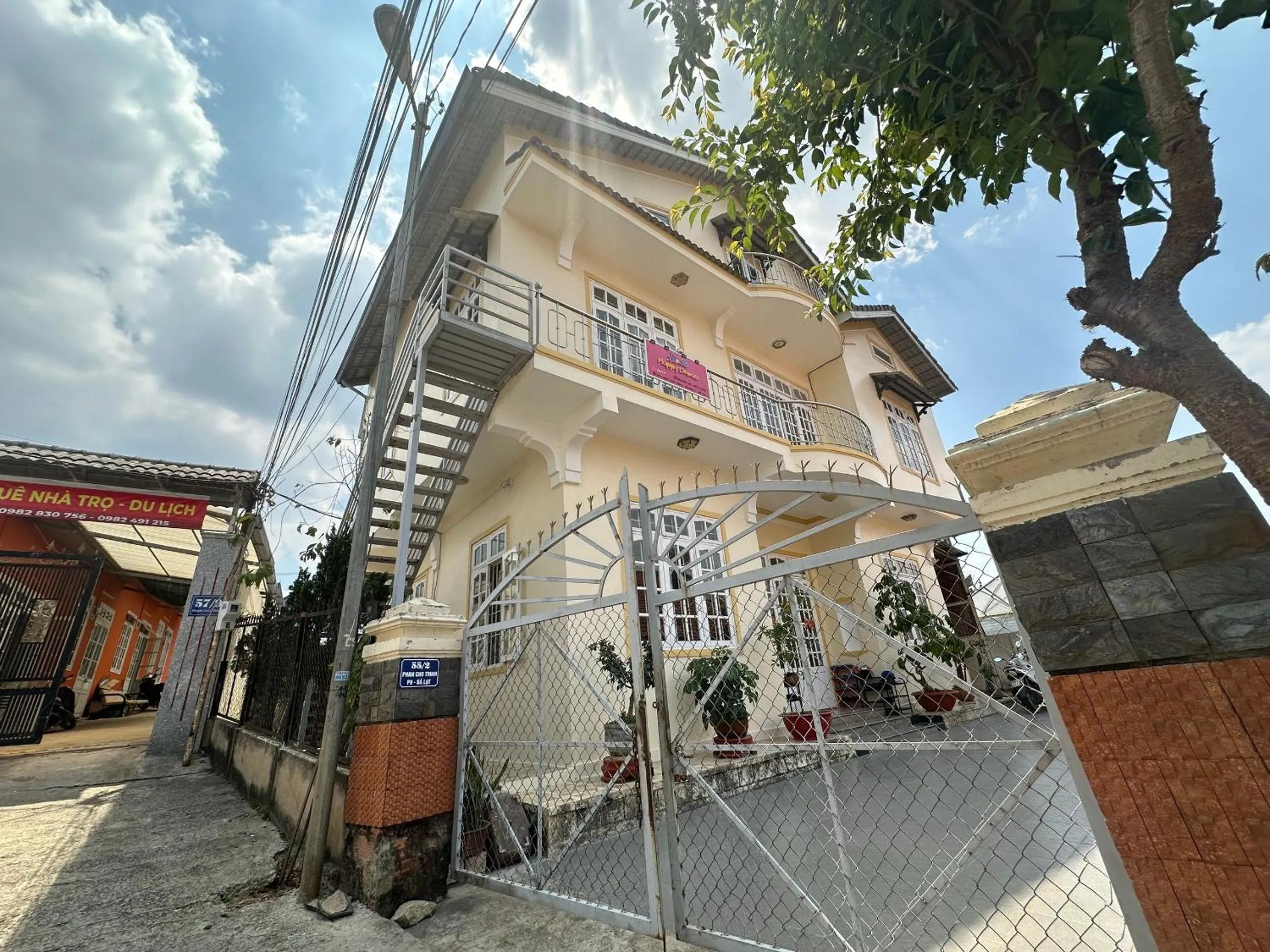 Facade/entrance in SPOT ON 1229 Happy Dream Homestay