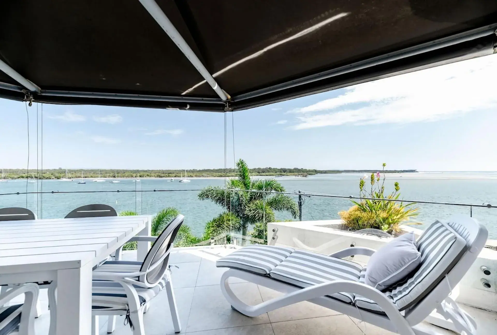 Noosa Penthouse with Stunning River Views Noosa Penthouse with Stunning River Views