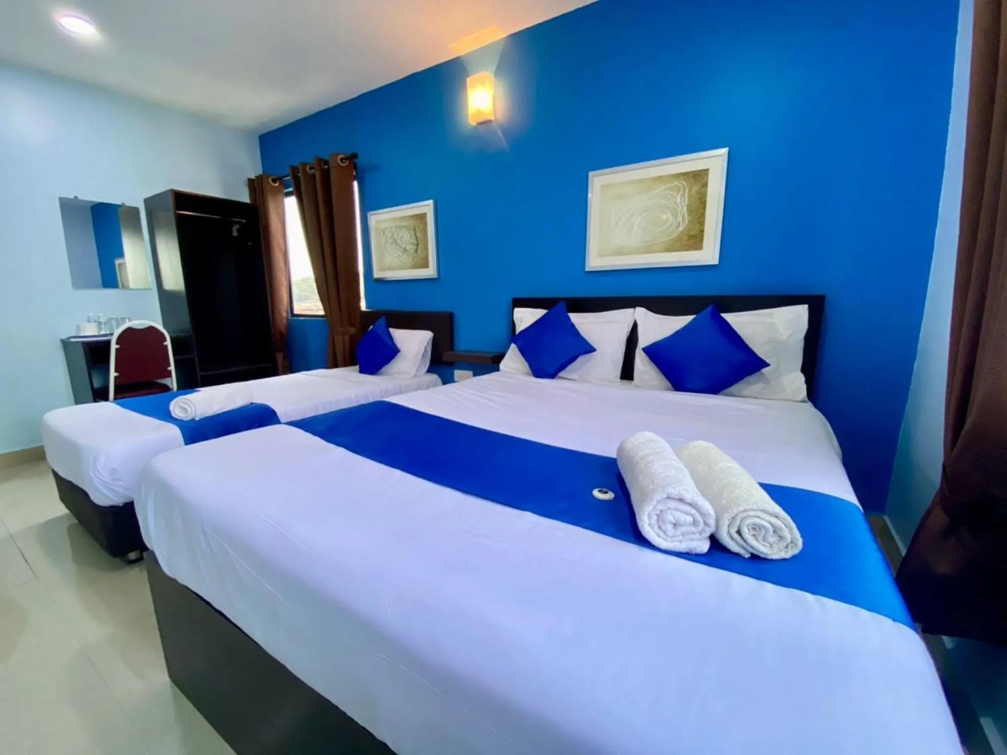 Bedroom, Bed in Royals Star Hotel