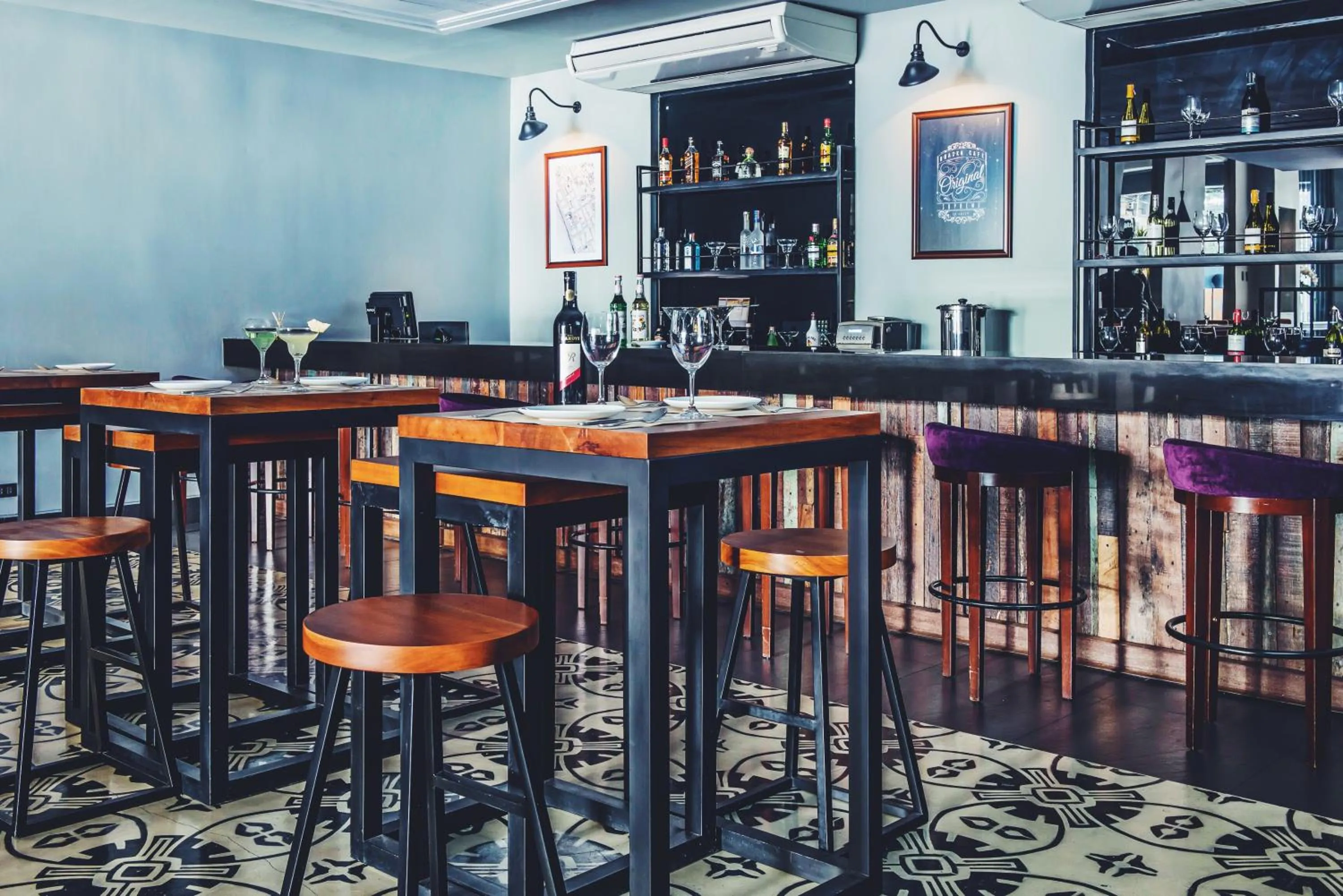 Restaurant/places to eat in Amelie Hotel Manila