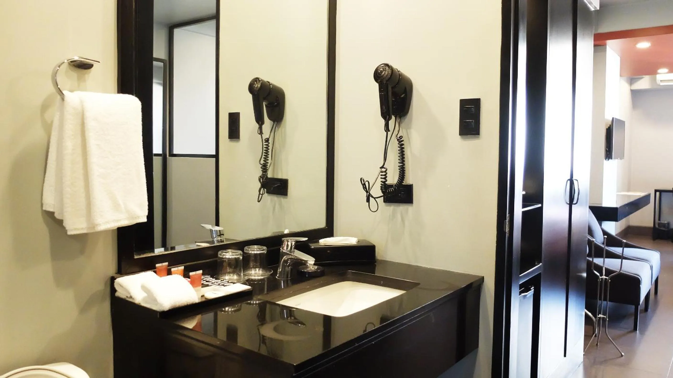 Bathroom in Amelie Hotel Manila