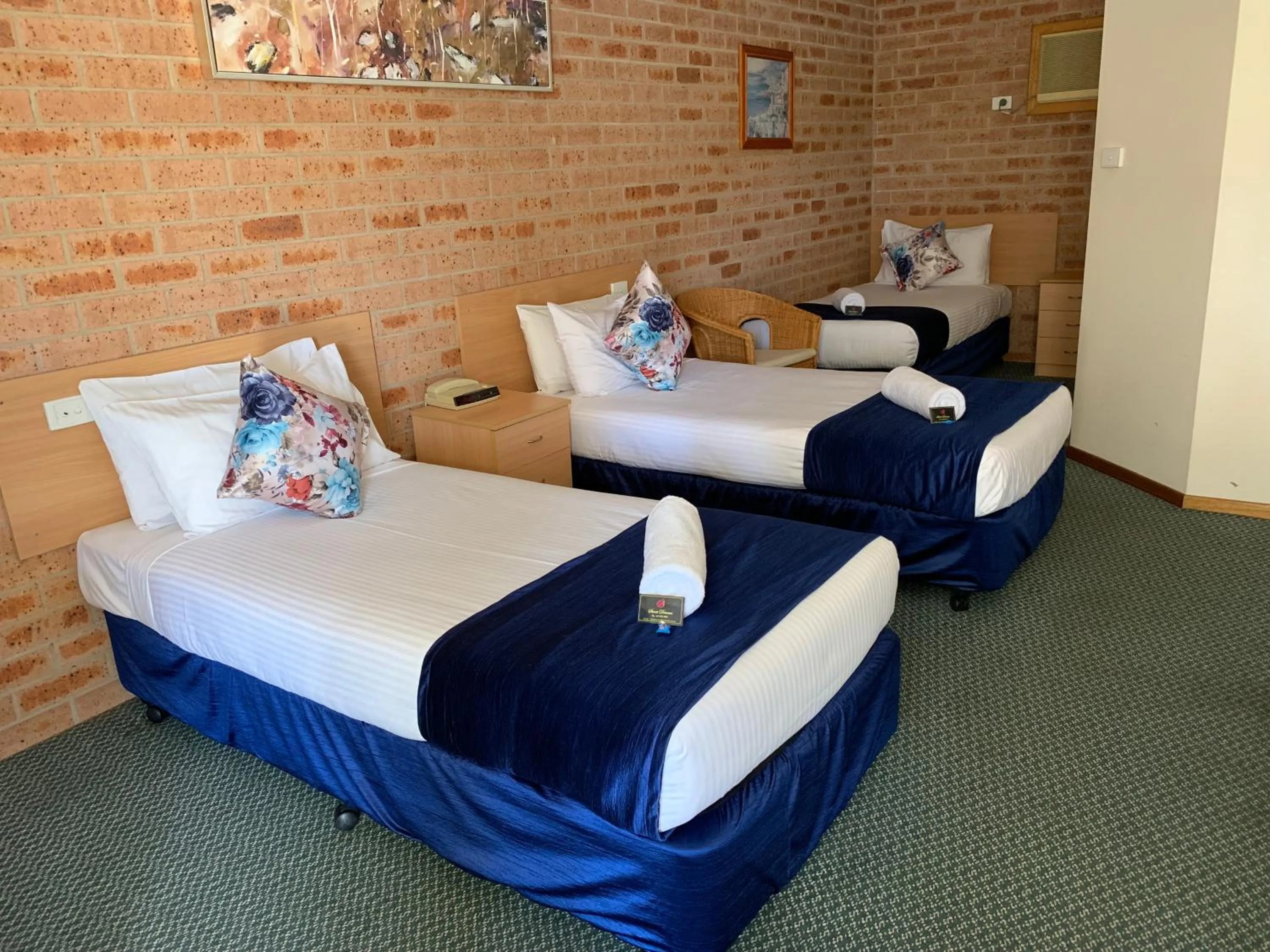 Bed in Branxton House Motel