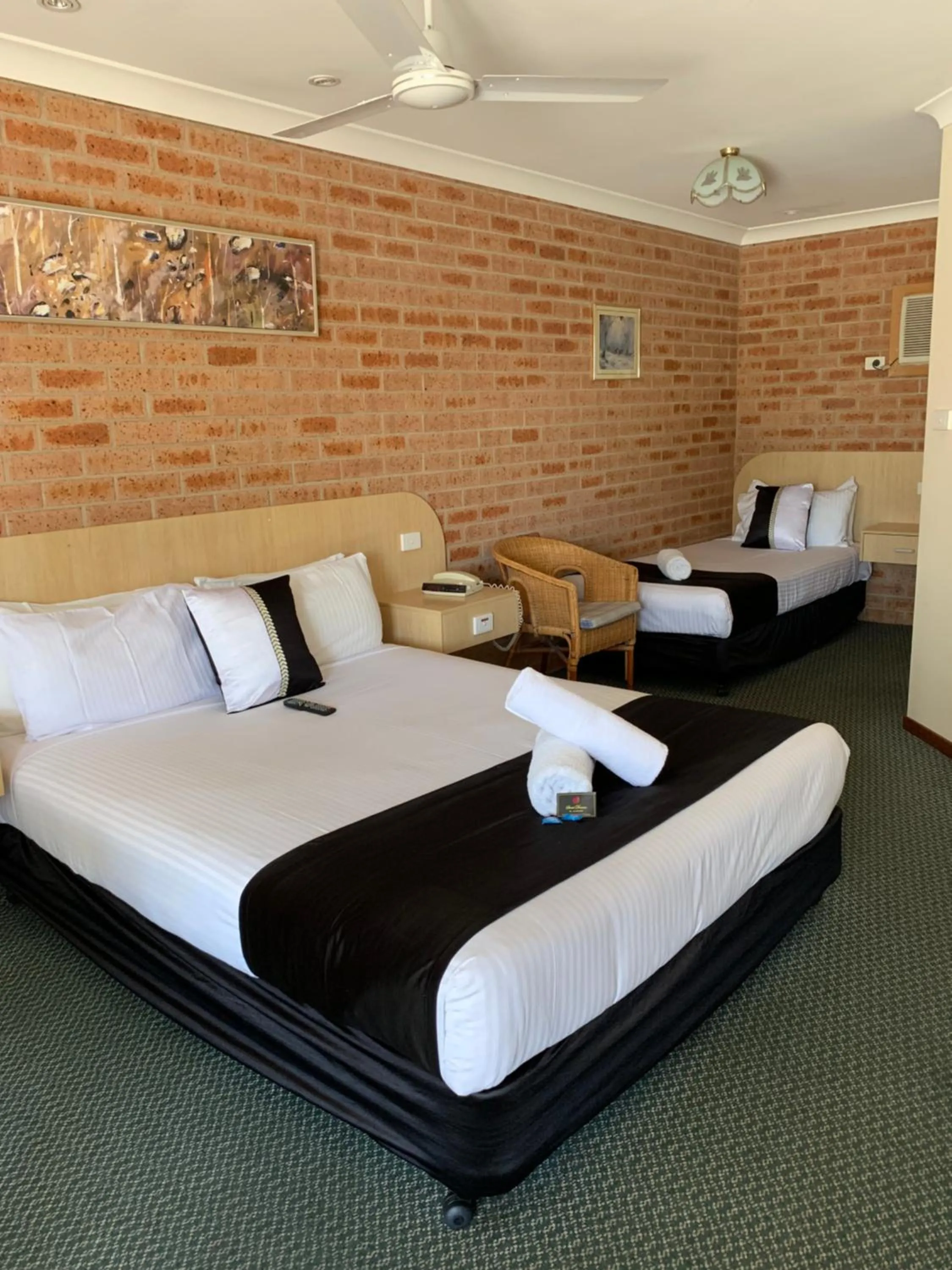 Bed in Branxton House Motel
