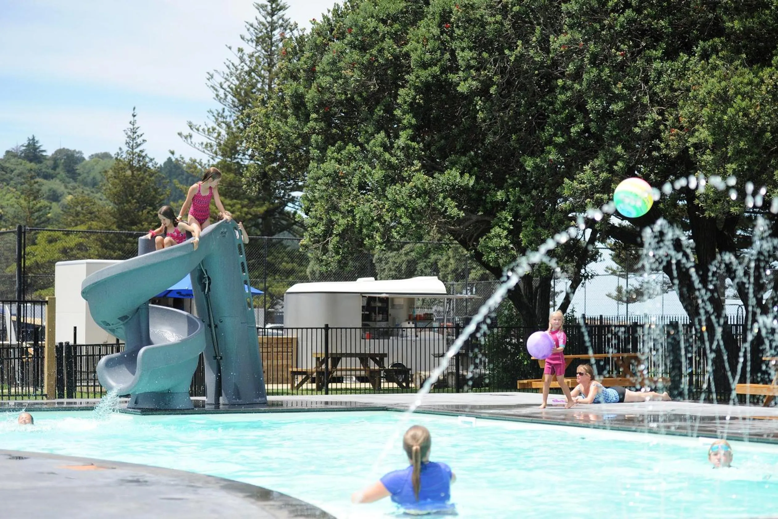 Swimming pool in Waikanae Beach TOP 10 Holiday Park