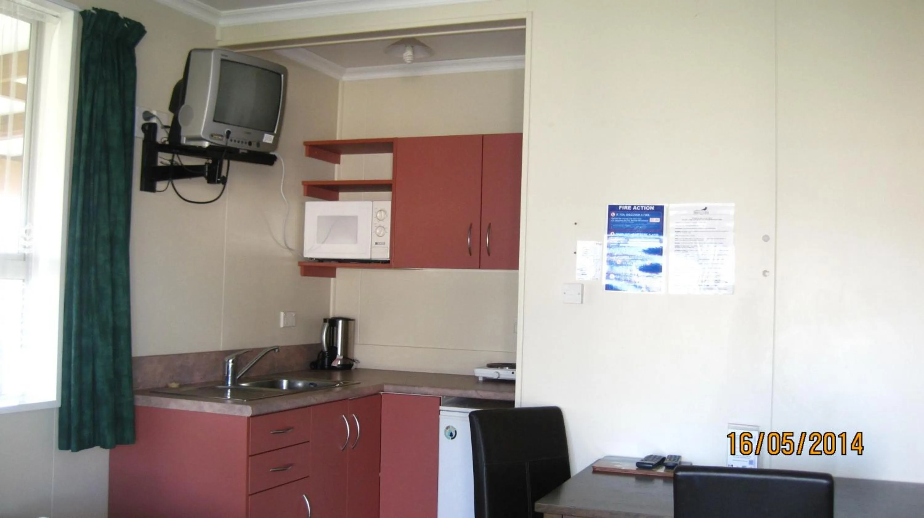 Kitchen or kitchenette in High Country Lodge, Motels & Backpackers