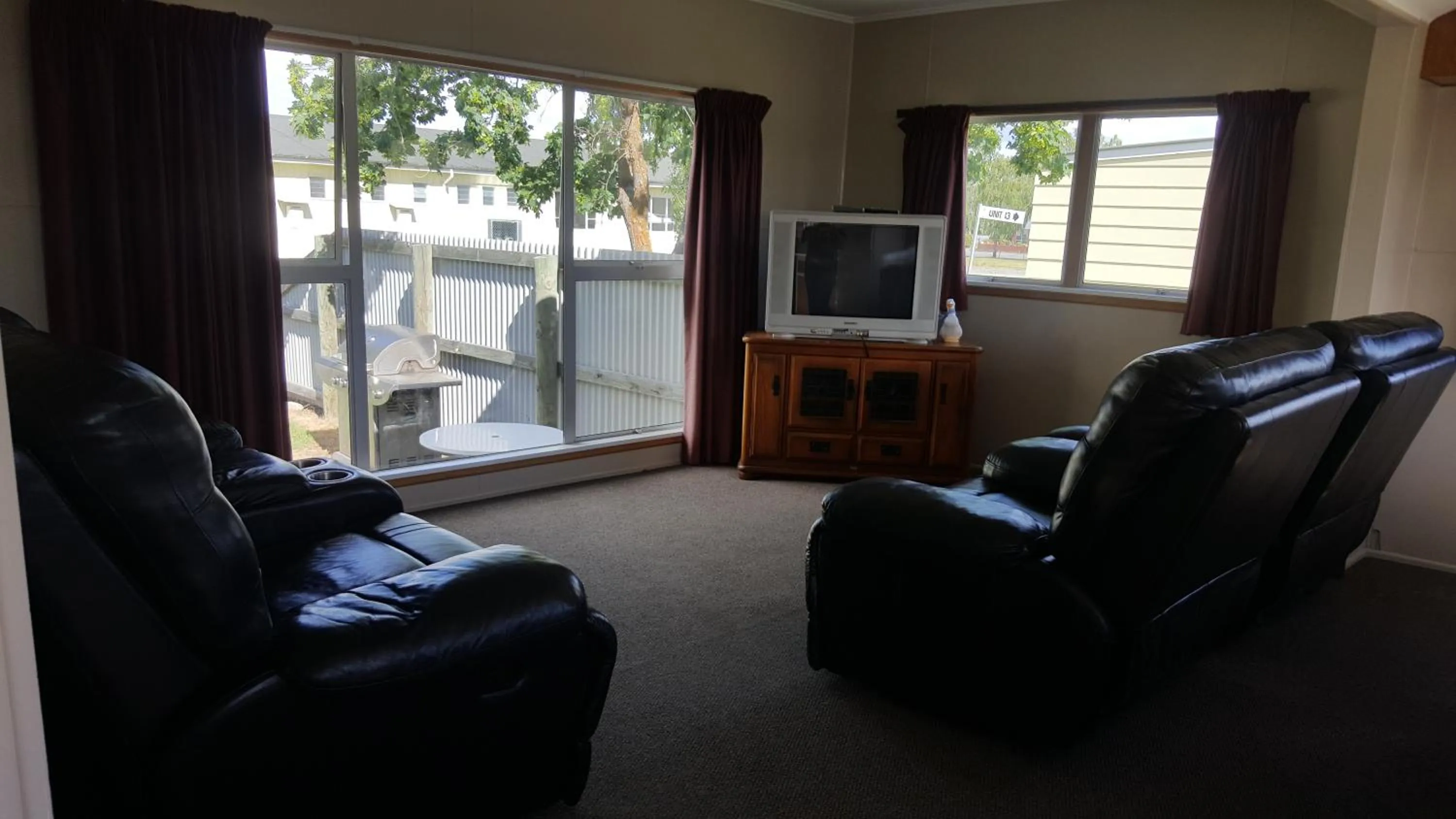 Living room in High Country Lodge, Motels & Backpackers