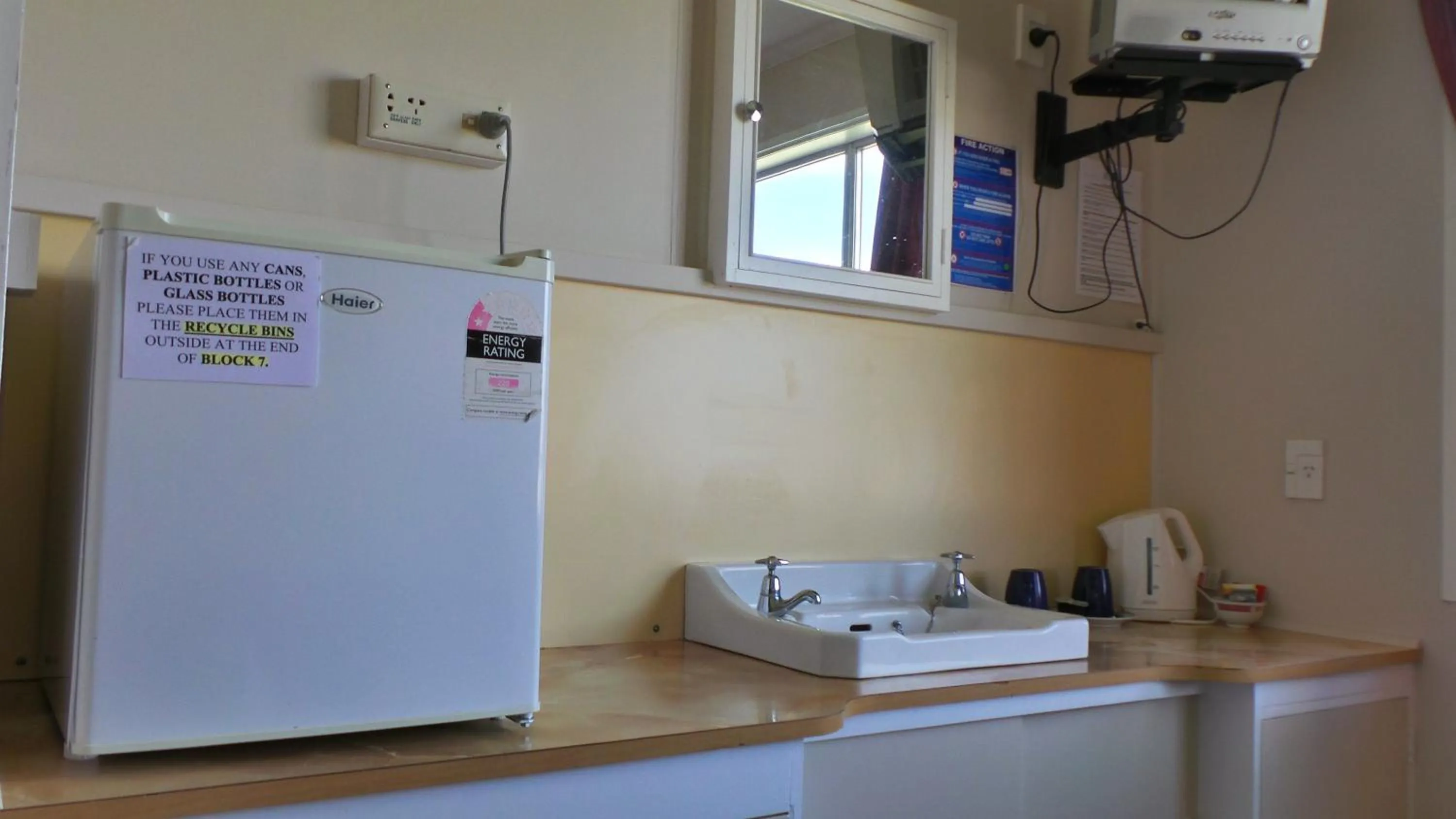 Kitchen or kitchenette in High Country Lodge, Motels & Backpackers