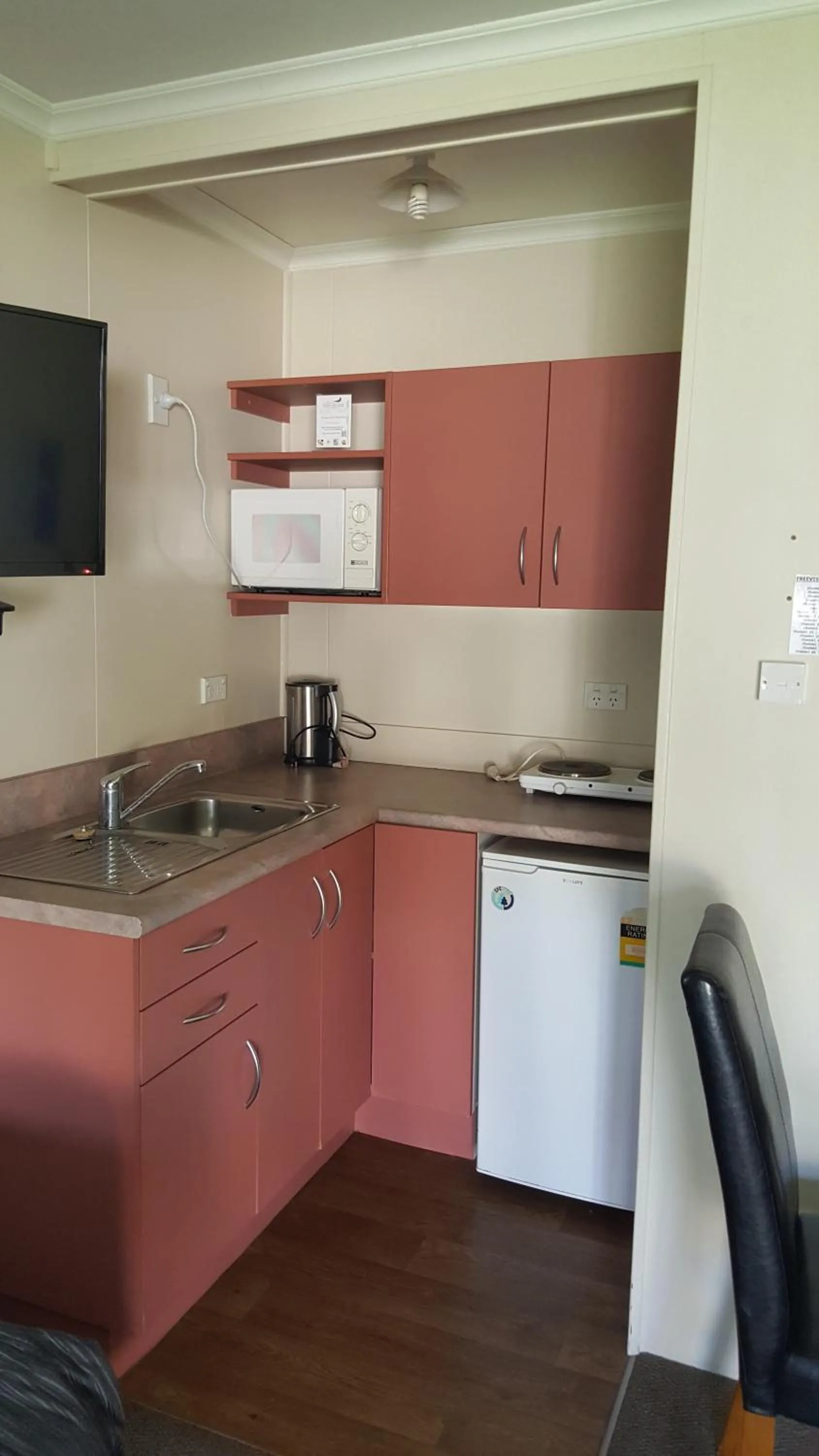 Kitchen or kitchenette in High Country Lodge, Motels & Backpackers