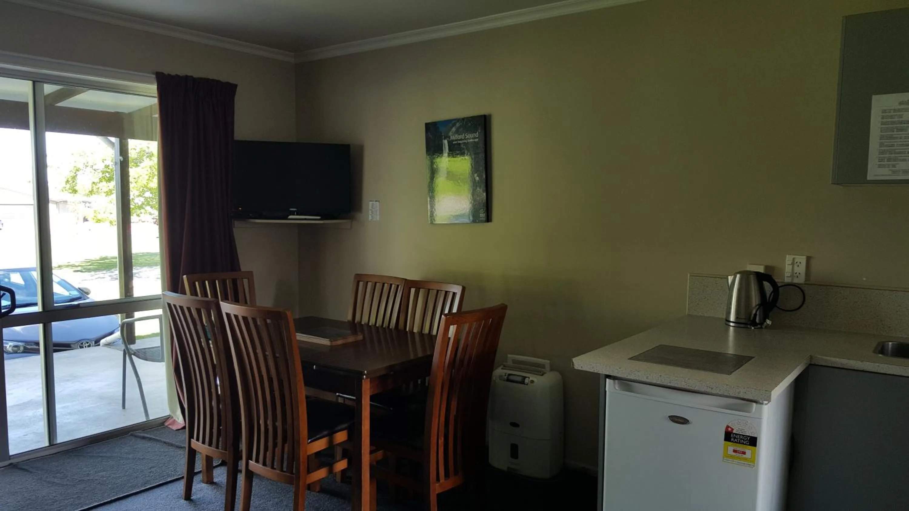 Kitchen or kitchenette in High Country Lodge, Motels & Backpackers