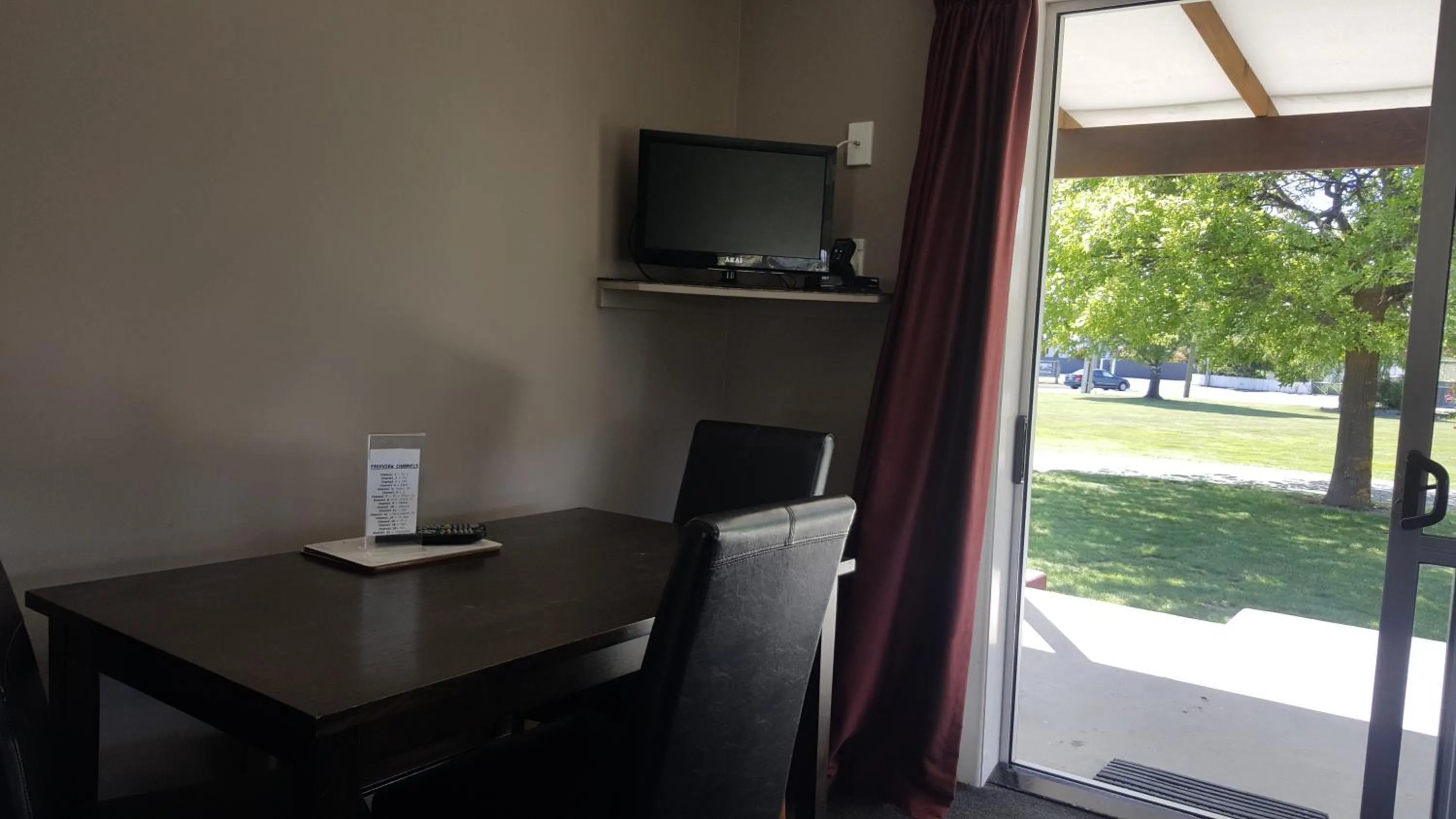Dining area in High Country Lodge, Motels & Backpackers