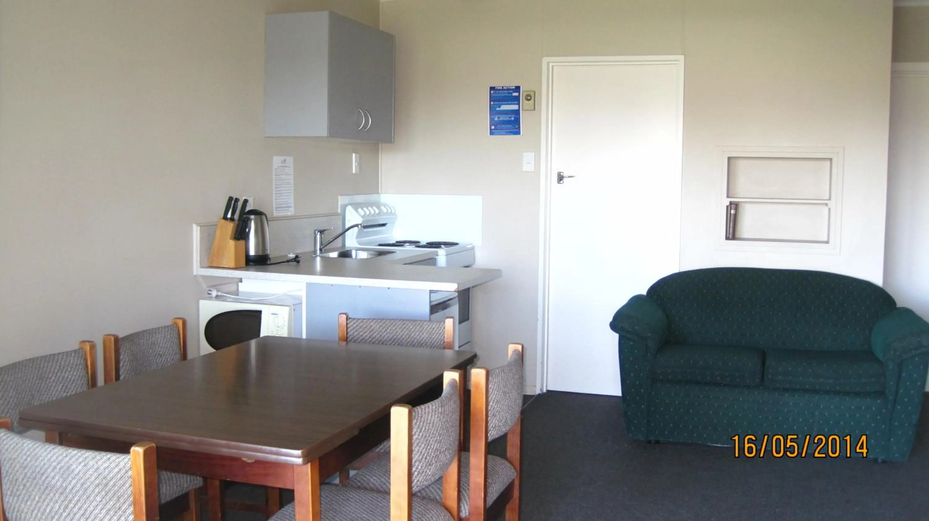 Kitchen or kitchenette in High Country Lodge, Motels & Backpackers