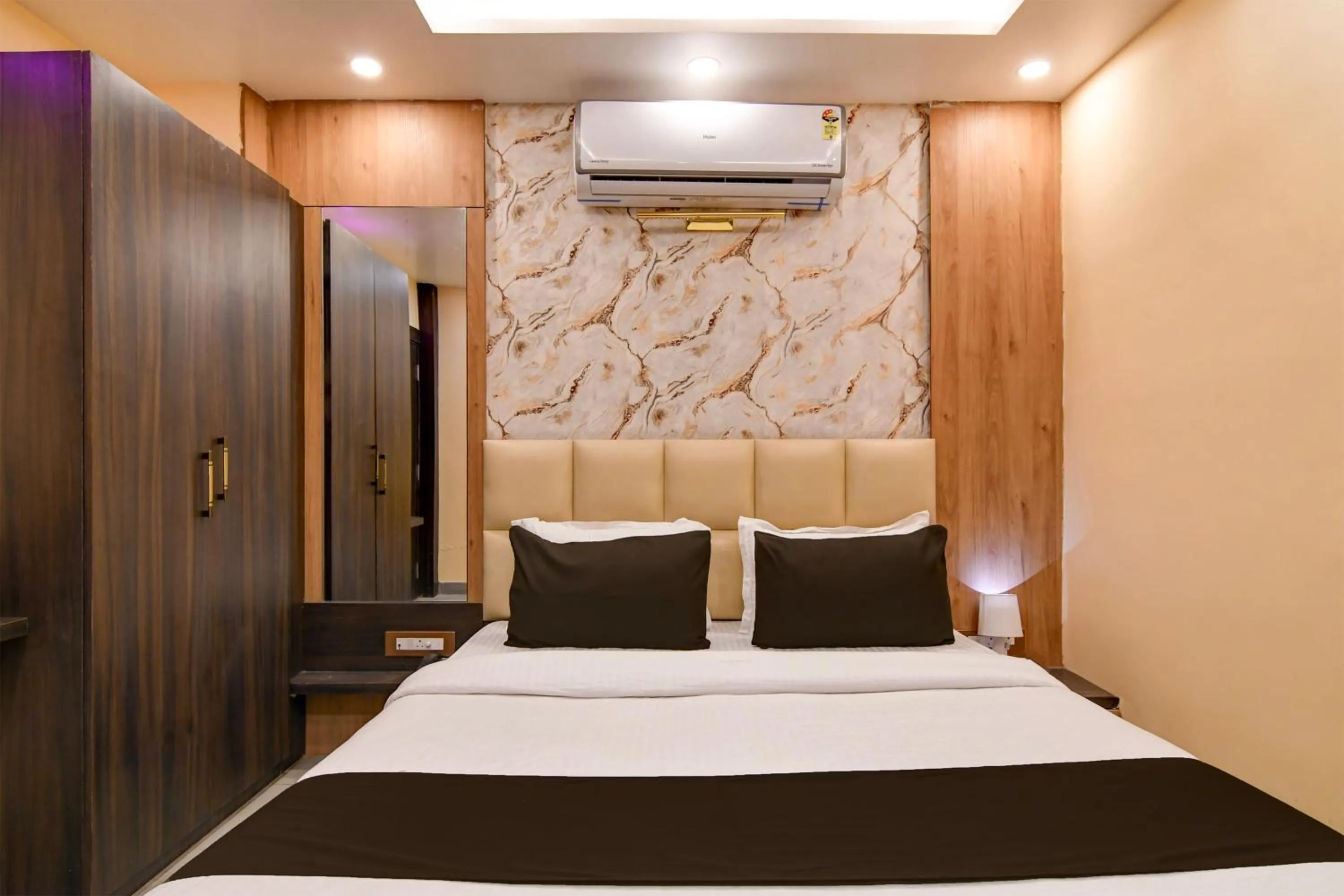 Bedroom, Bed in Super Townhouse OAK Bulbuli Neer