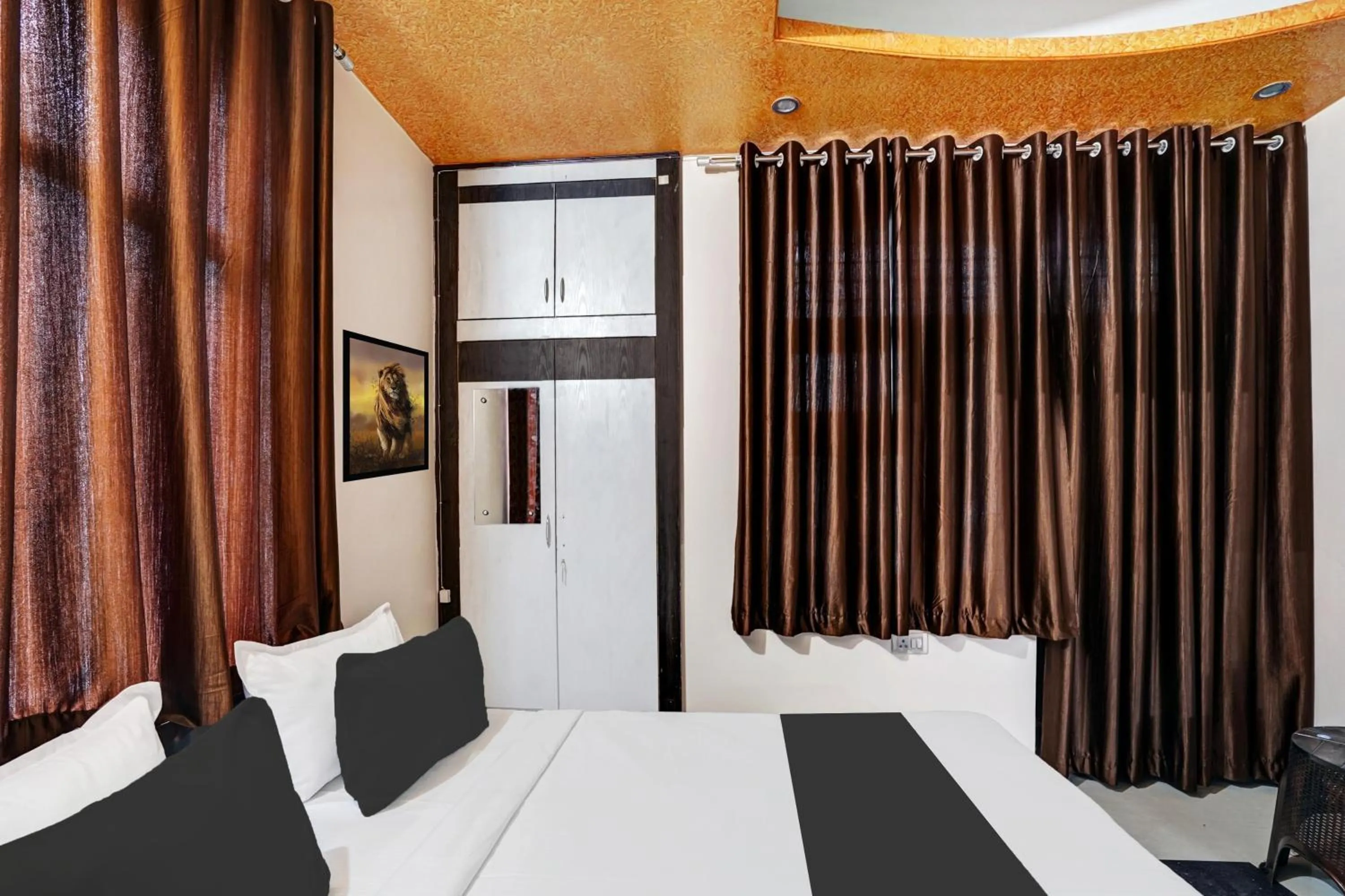 Bedroom, Bed in Hotel O Rudra palace