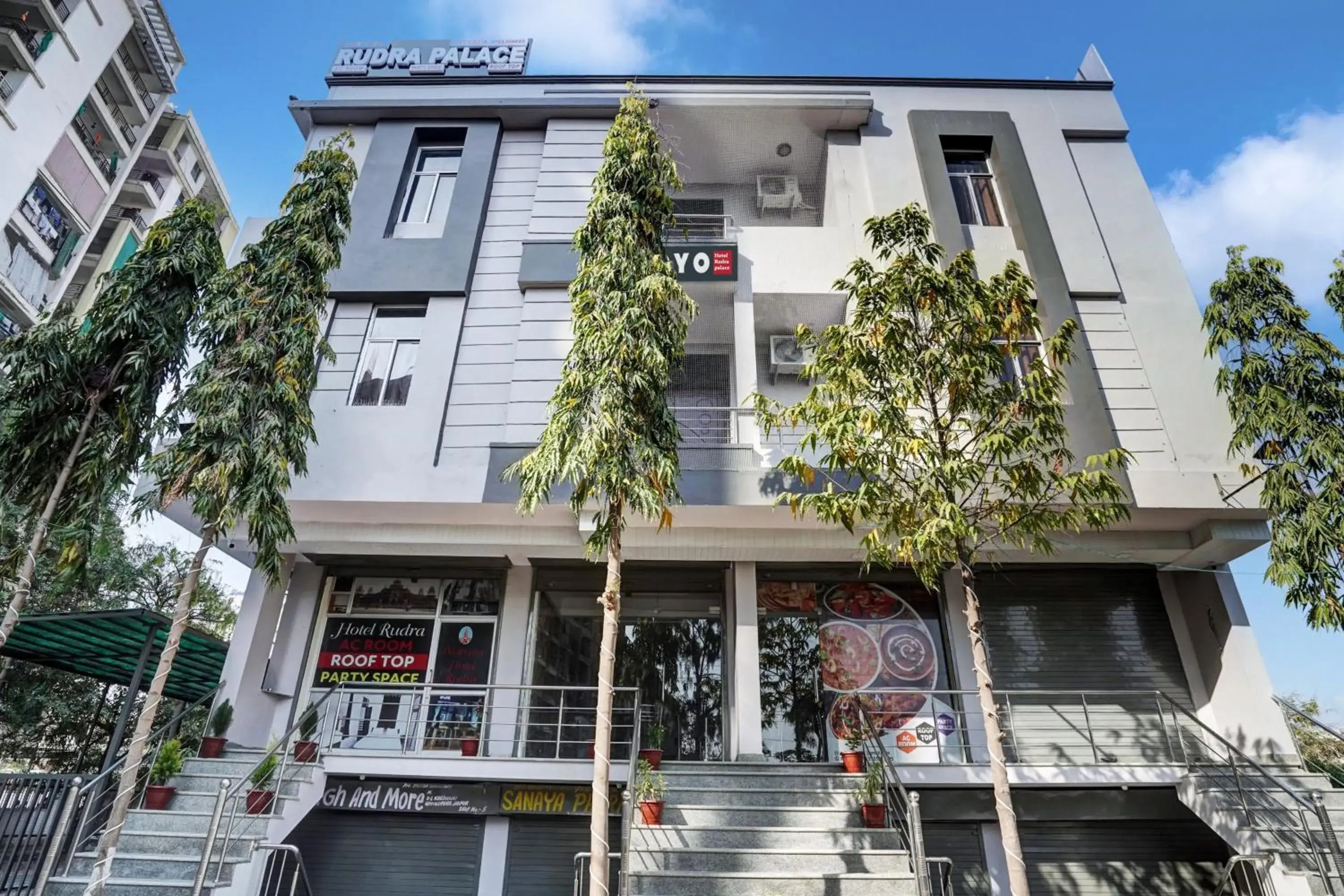 Facade/entrance in Hotel O Rudra palace Facade/entrance in Hotel O Rudra palace
