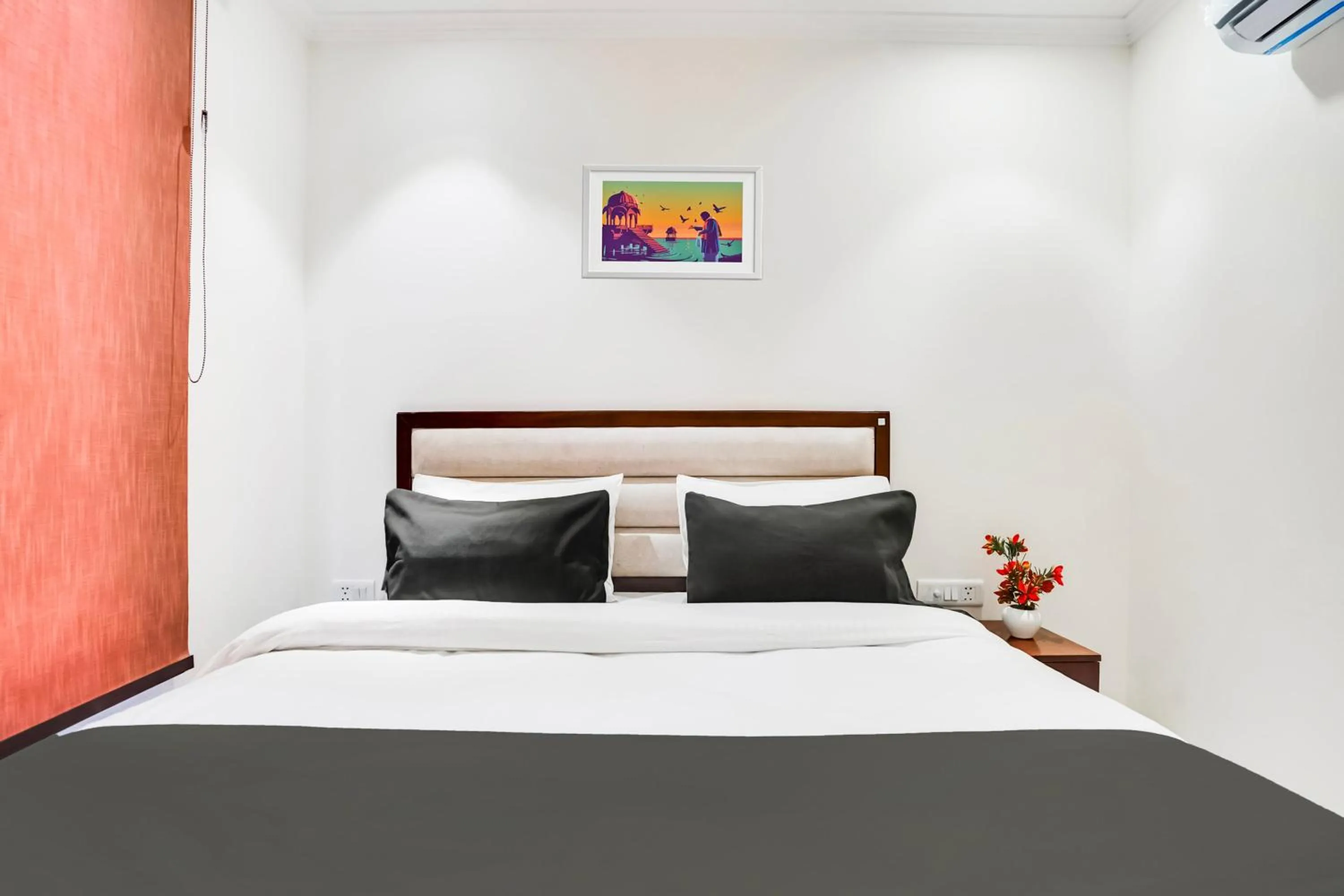 Bedroom, Bed in HOTEL RETREAT INN