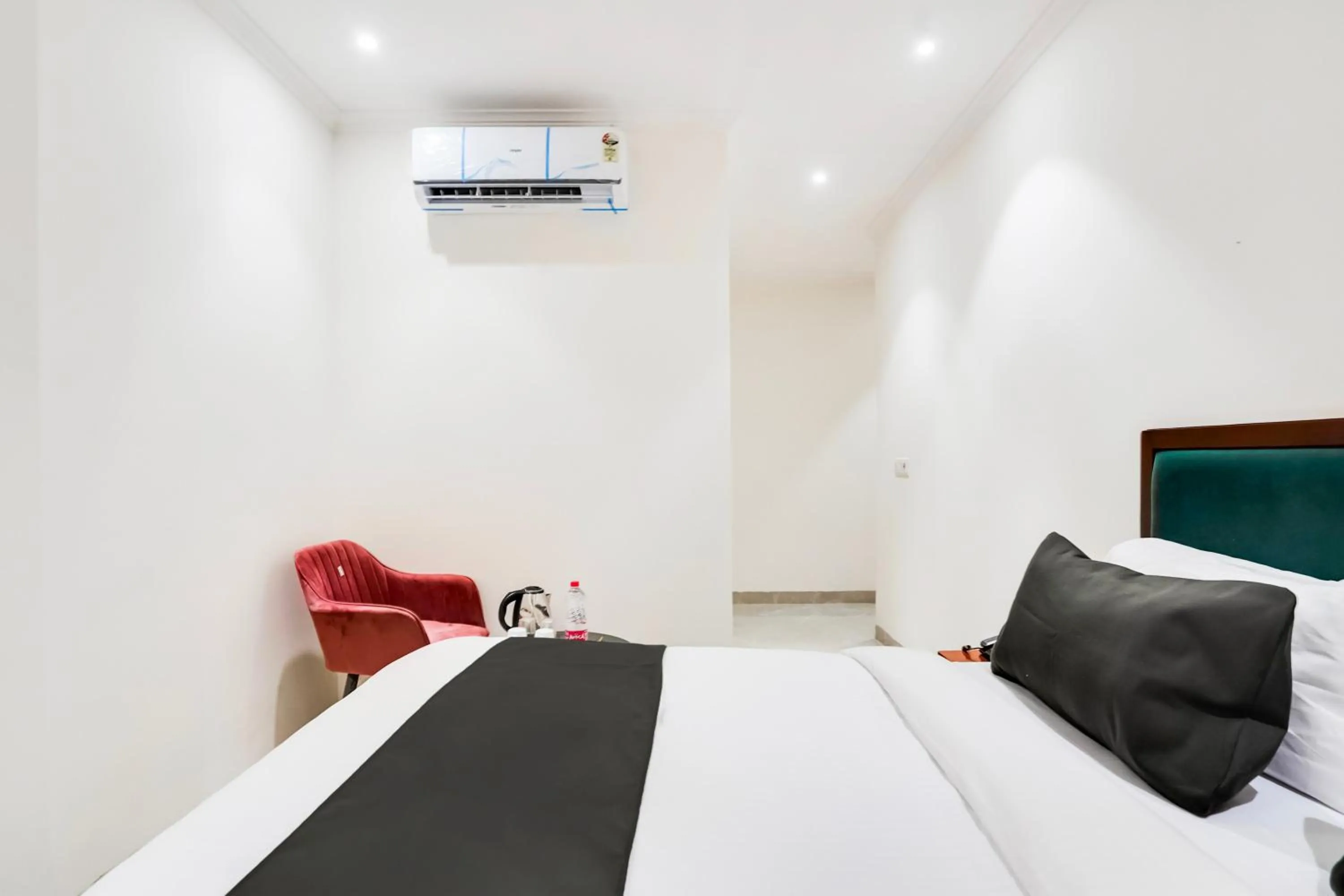 Bedroom, Bed in HOTEL RETREAT INN