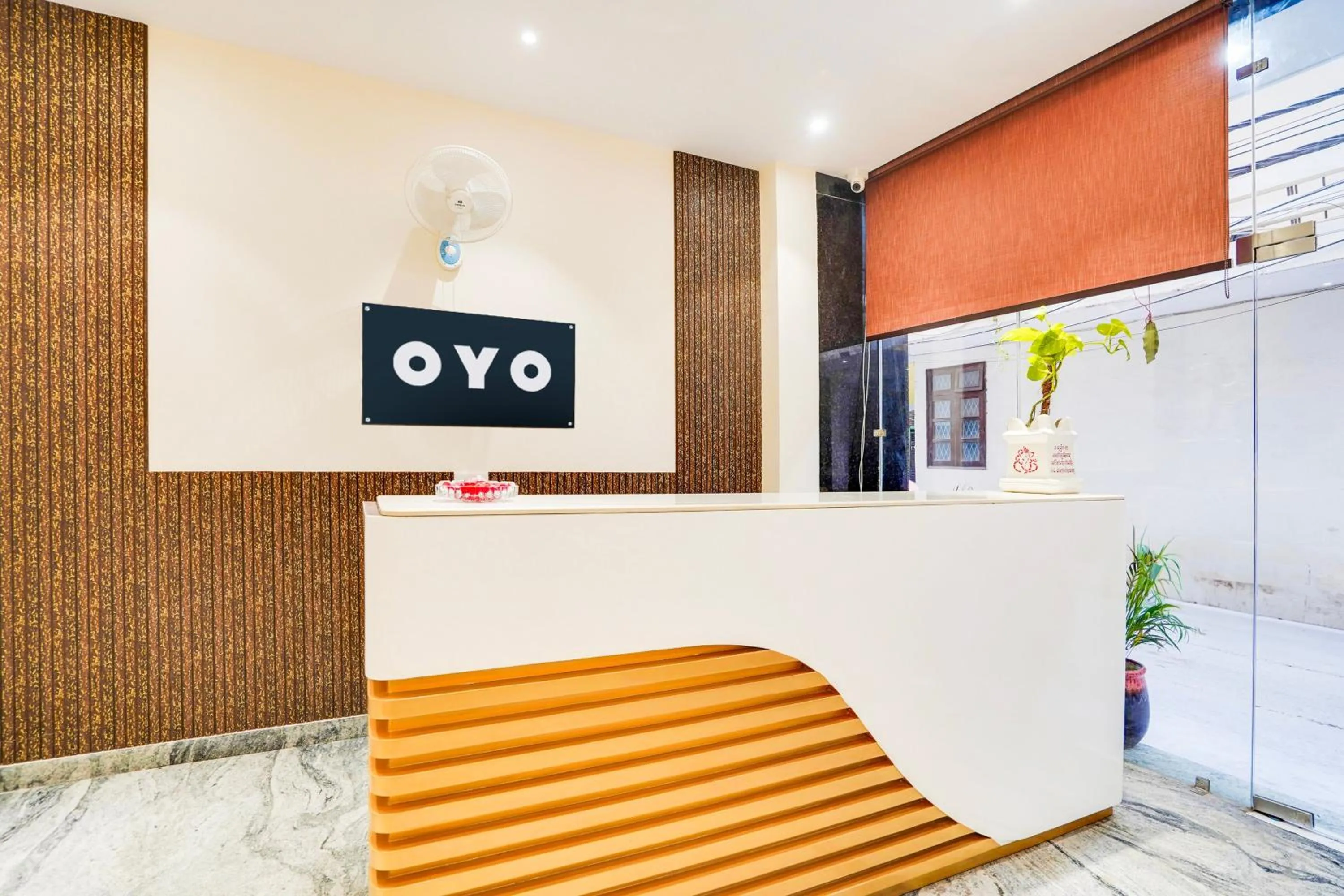 Lobby or reception in HOTEL RETREAT INN