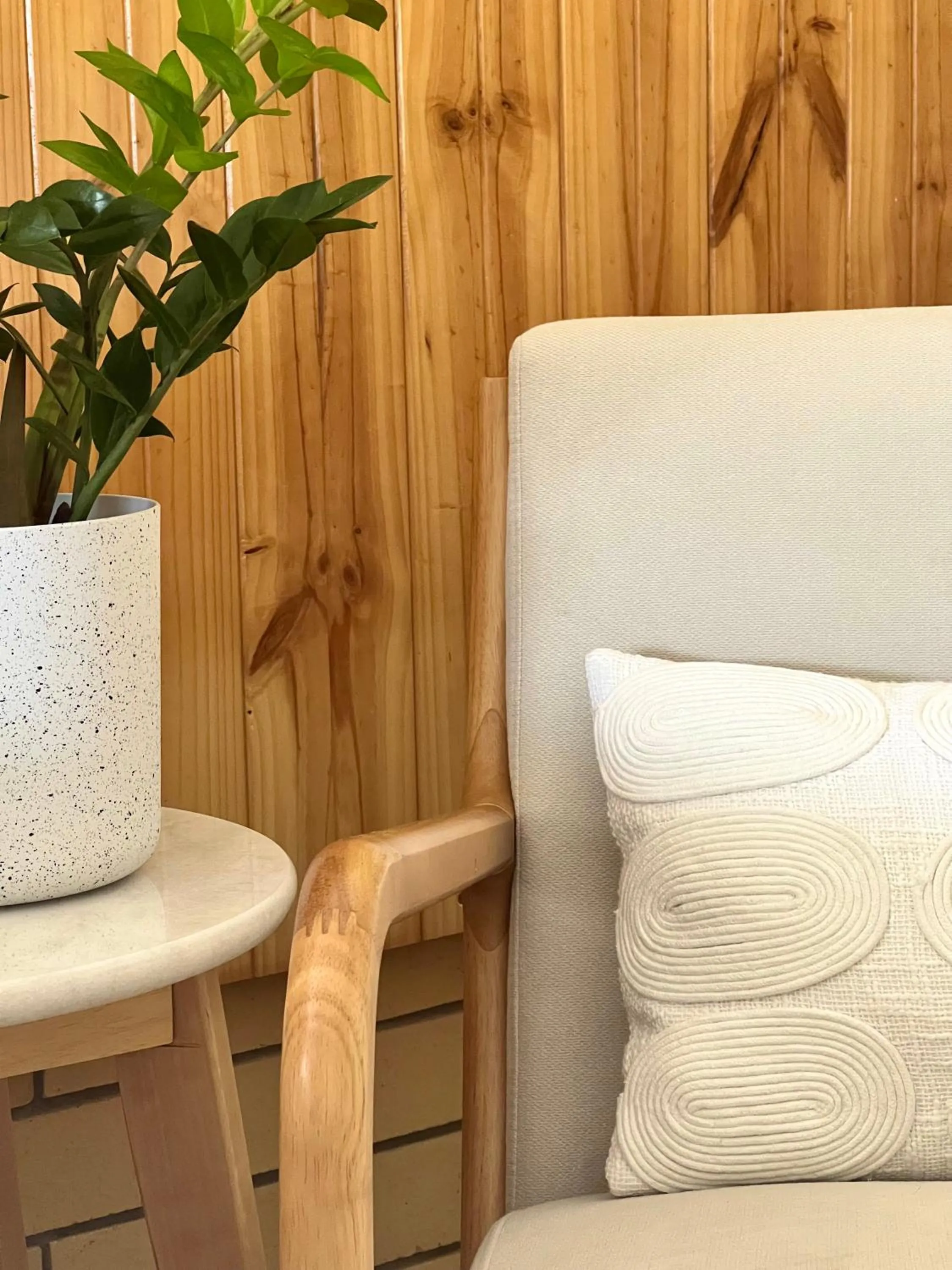 Seating area in Motel Maclean