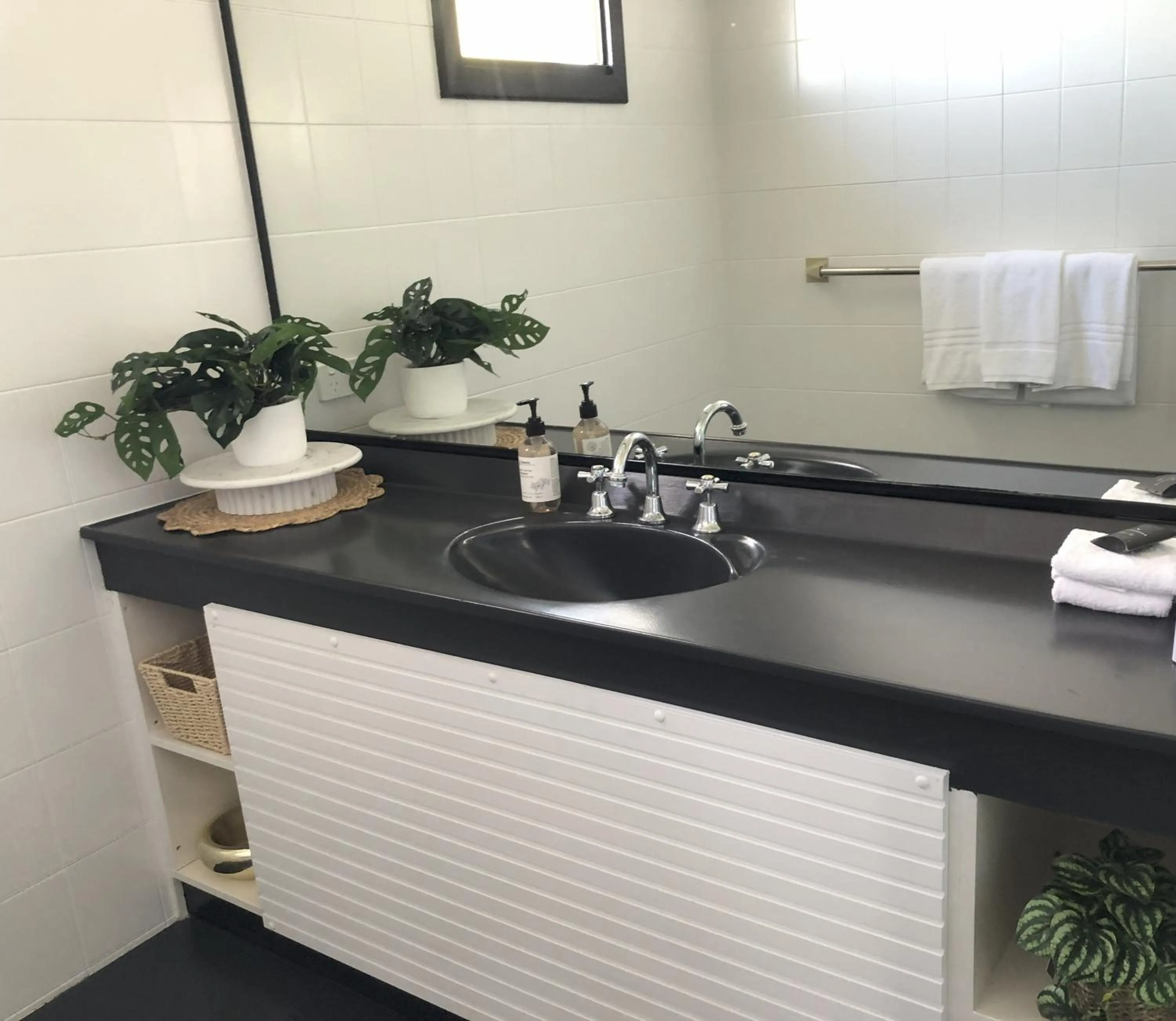 Bathroom in Motel Maclean