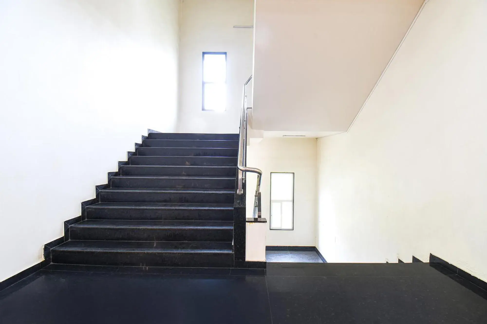 Lobby or reception in FabHotel Royal Suits - Nr Mahadji Shinde Chhatri Lobby or reception in FabHotel Royal Suits - Nr Mahadji Shinde Chhatri